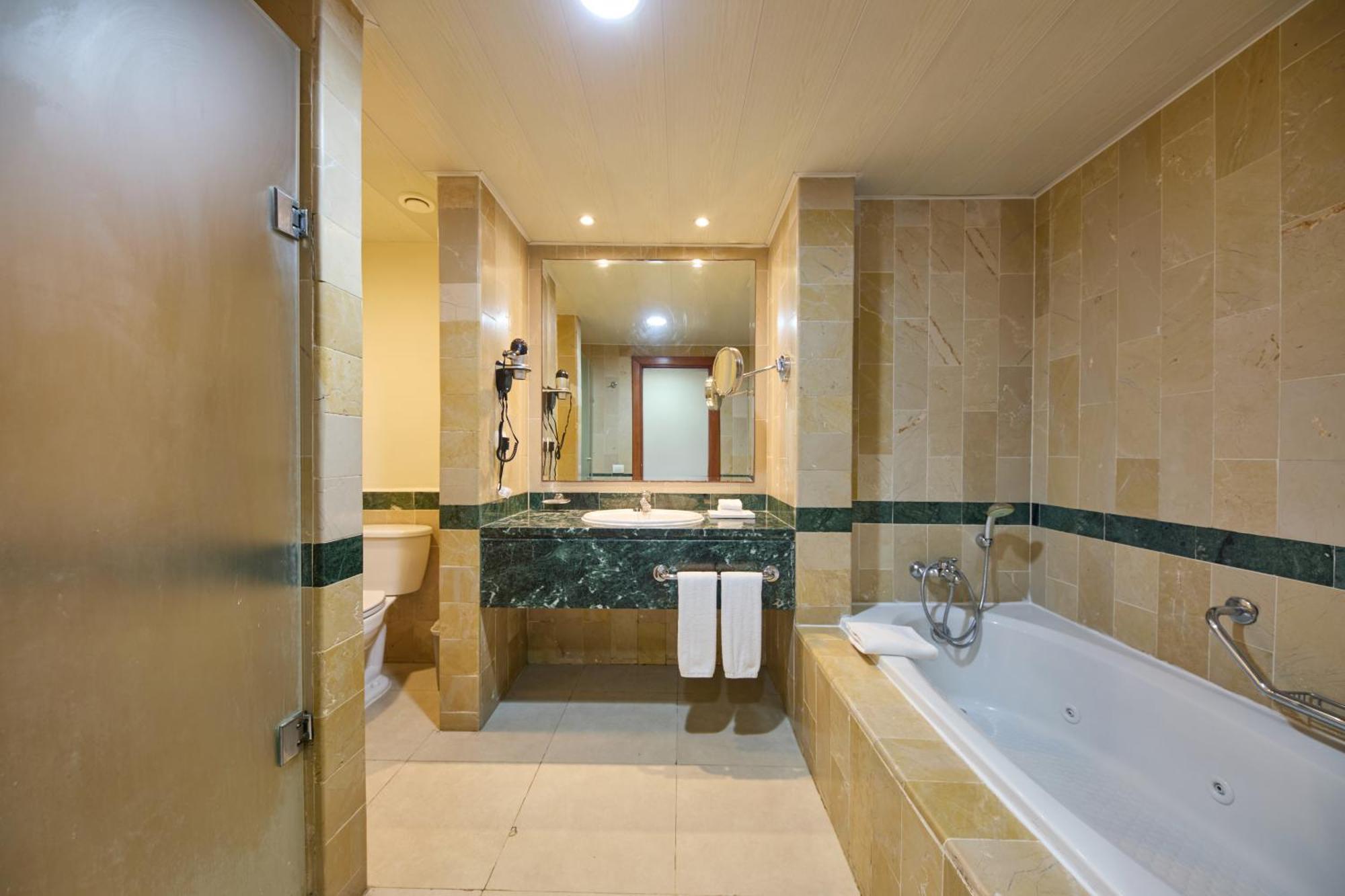 Junior Suite Superior (1 Adult)