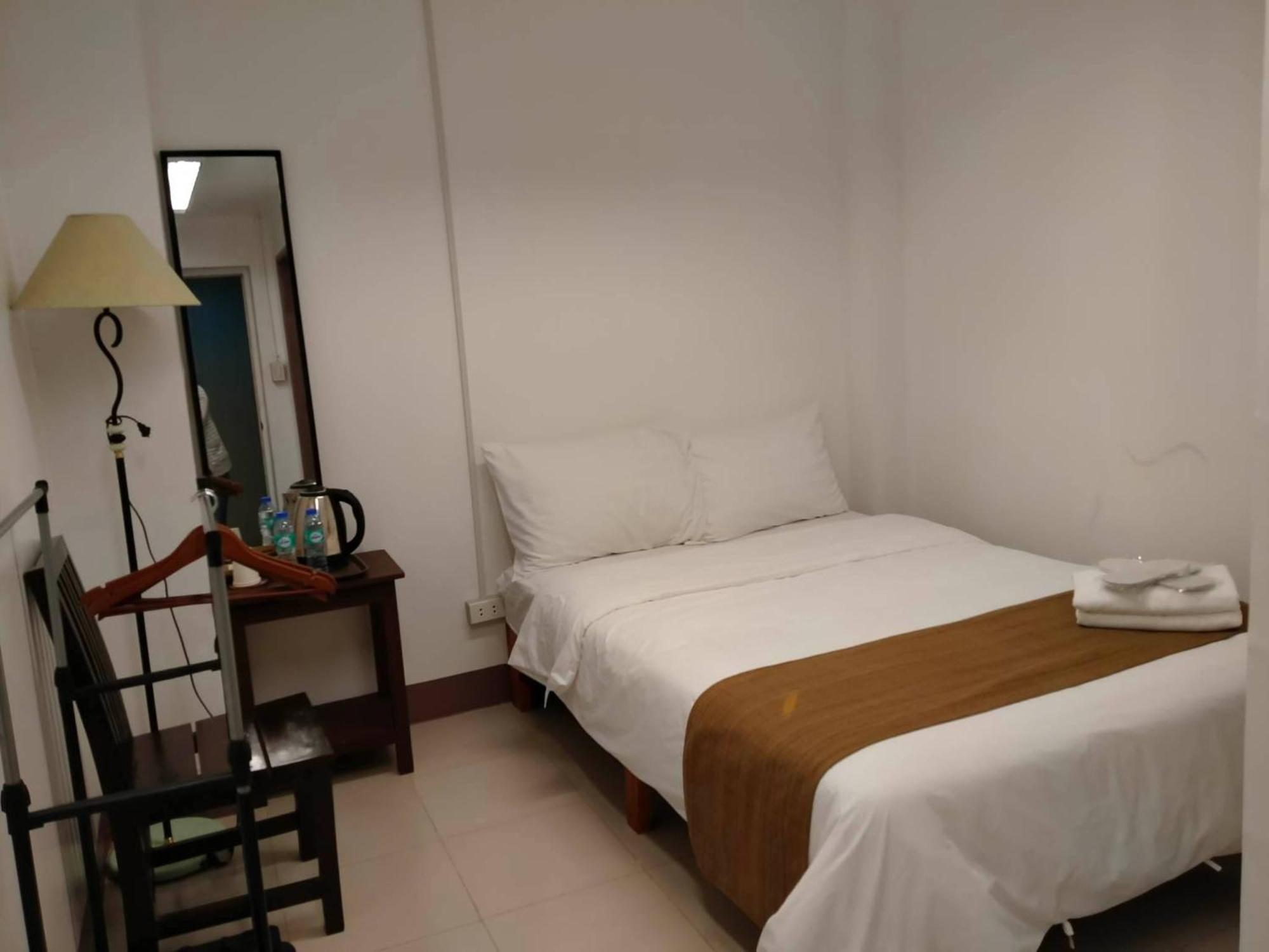 Budget Double Room,1519051462:JPEG