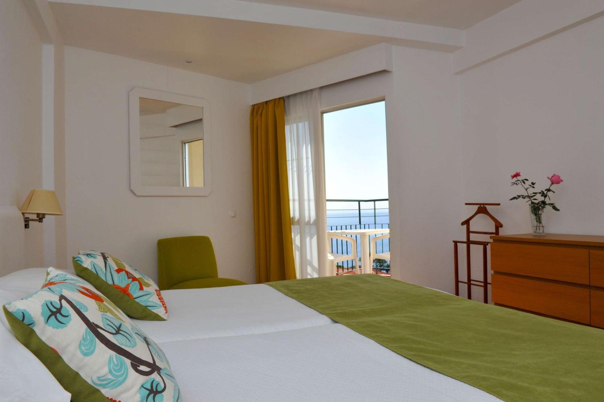 Deluxe One-Bedroom Apartment Ocean View,1516433923:JPEG