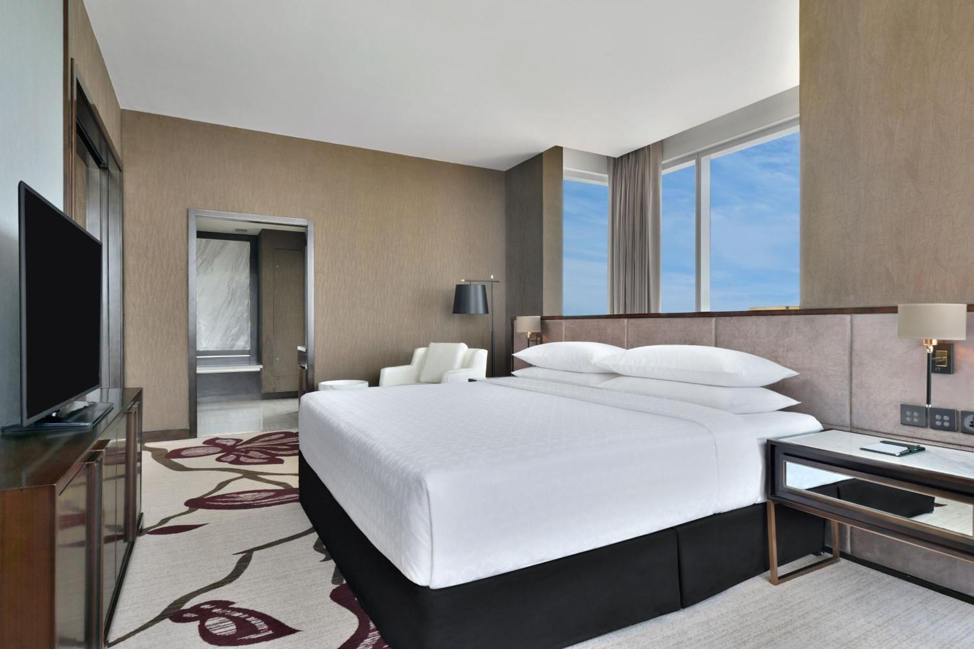 Executive King Suite with Ocean View - Club Lounge Access with 15% spa discount per room + 15% F&B discount per room + Early check in and Late Checkout subject to availability,1524111313:JPEG