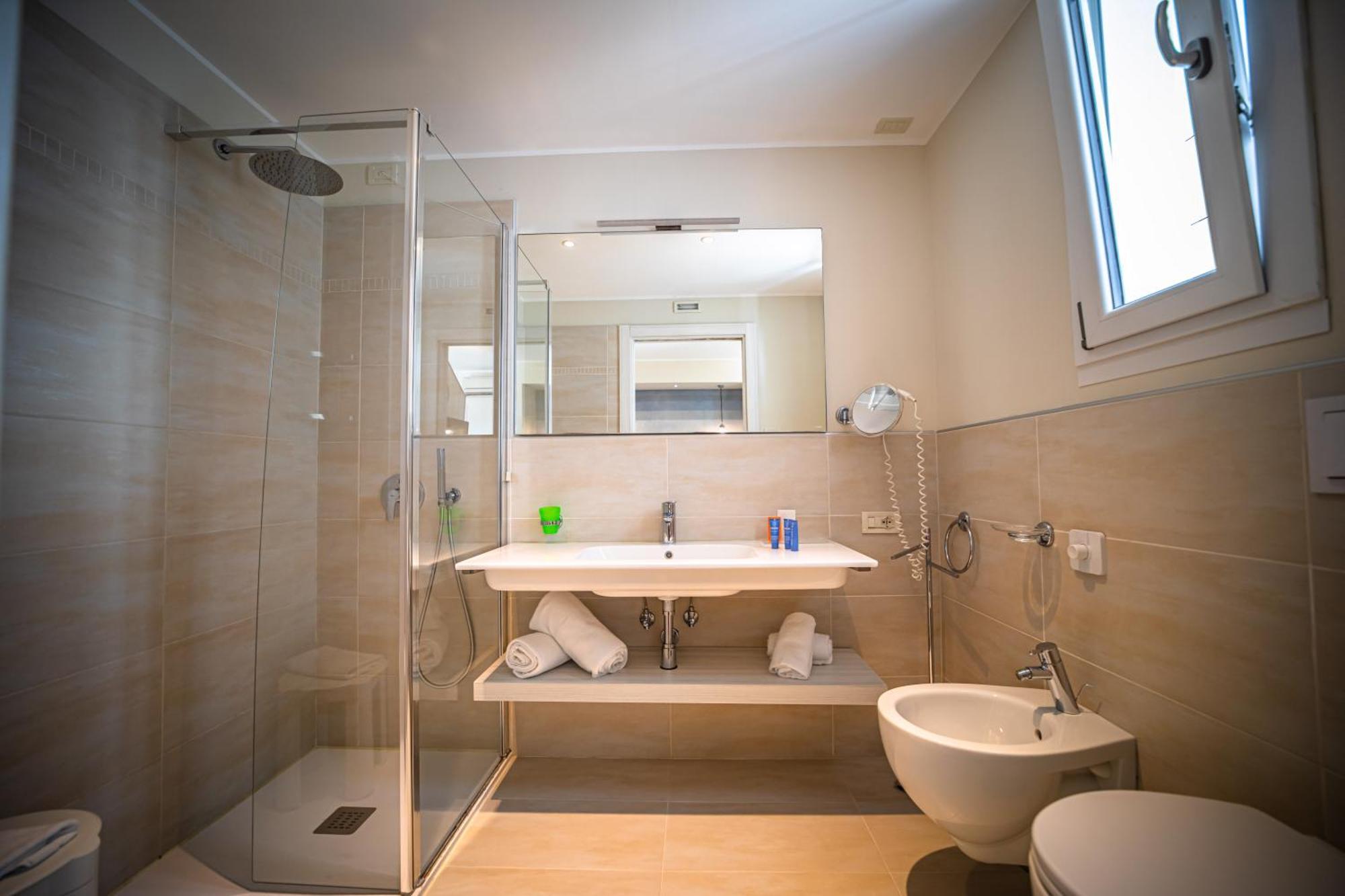 Triple Room,1540892794:JPEG
