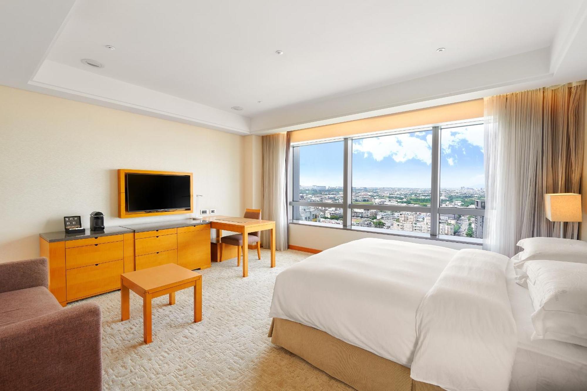 Business King Room