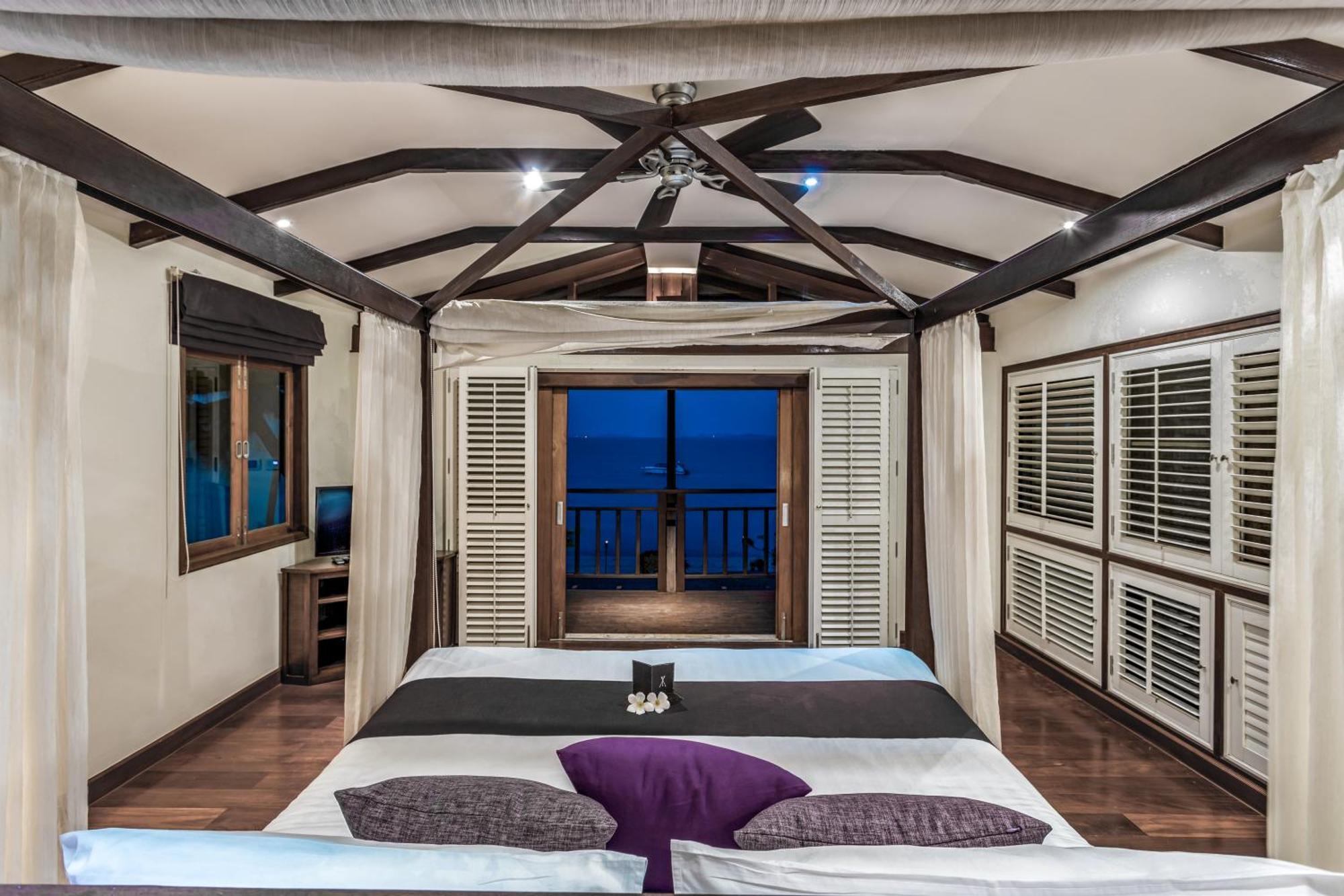 Grand Villa aan Zee met Zwembad, 5 Slaapkamers en onbeperkt gratis 24-uurs watershuttleservice