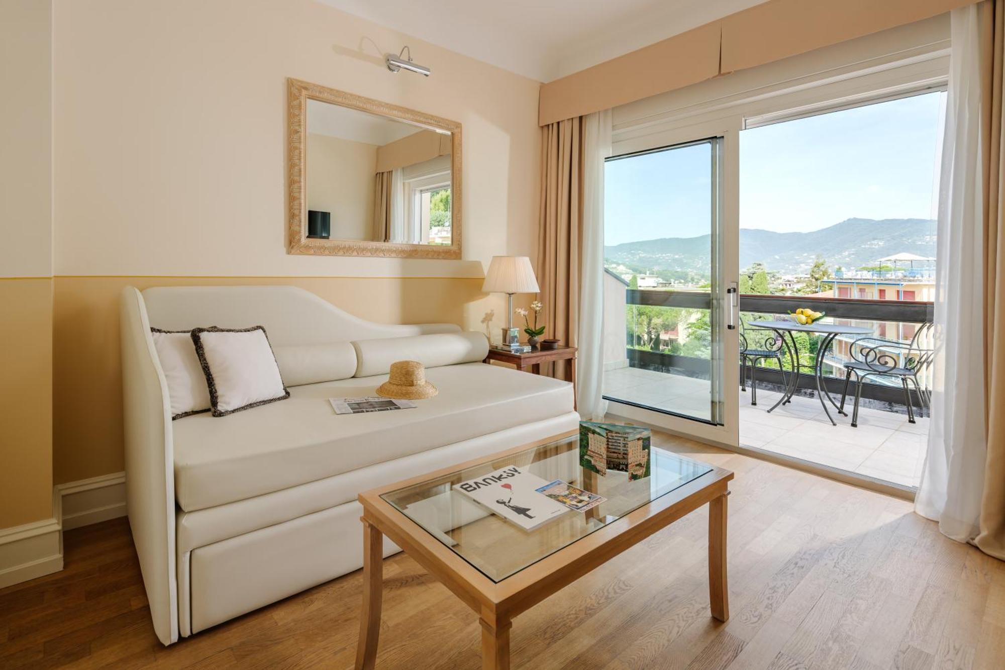 Executive Suite lateral sea view