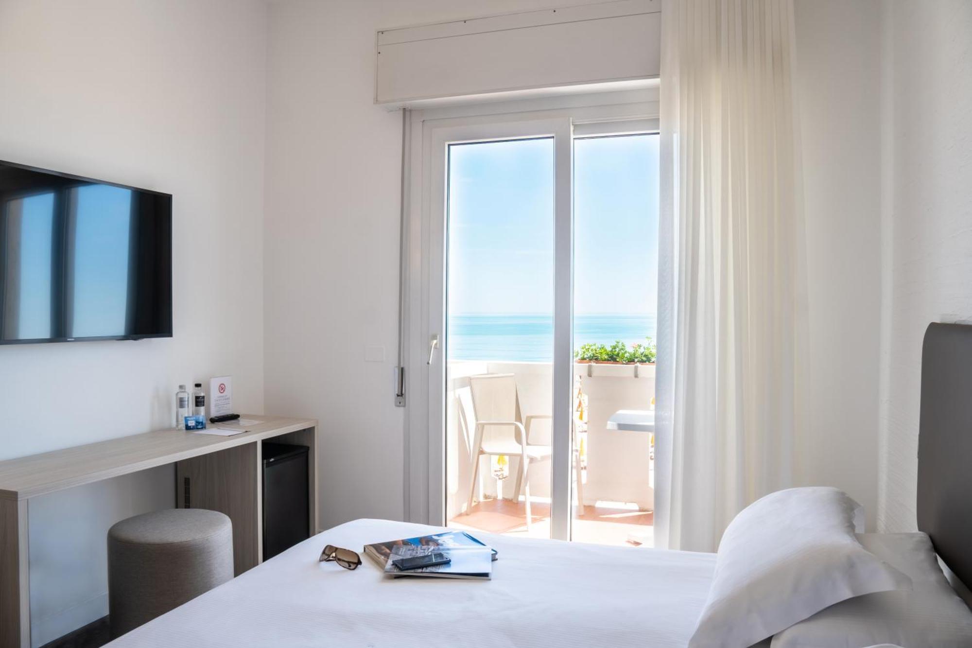 Double Room Sea View,1411156220:JPEG