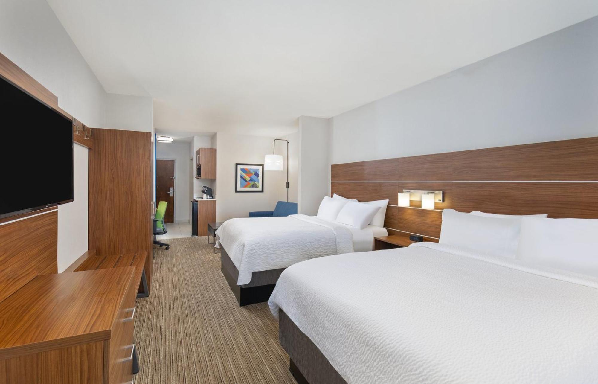 Queen Suite with Two Queen Beds