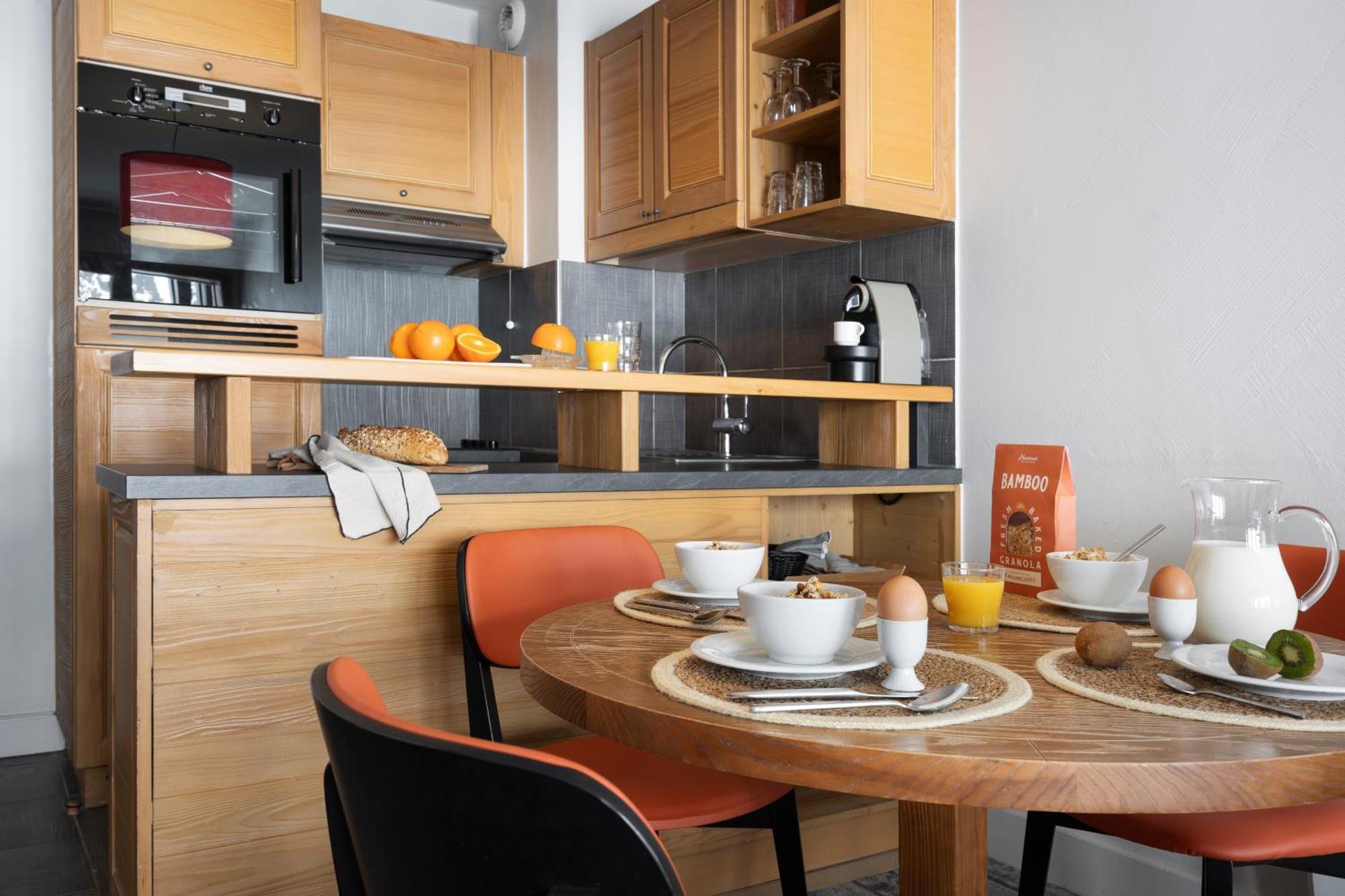 One-Bedroom Apartment Balcony,1584409656:JPEG