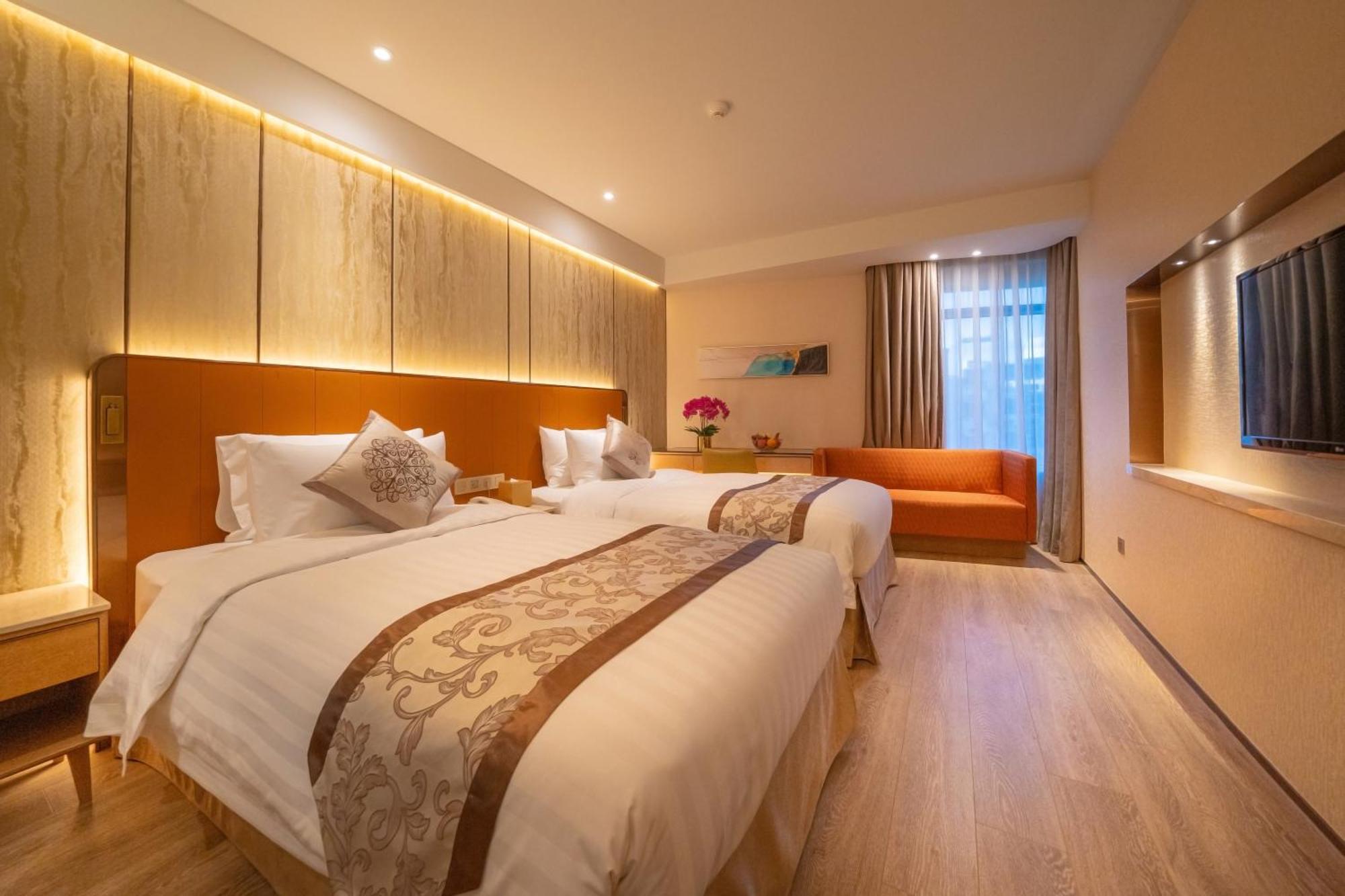 Quarto com 2 Camas de Solteiro e Vista do Porto