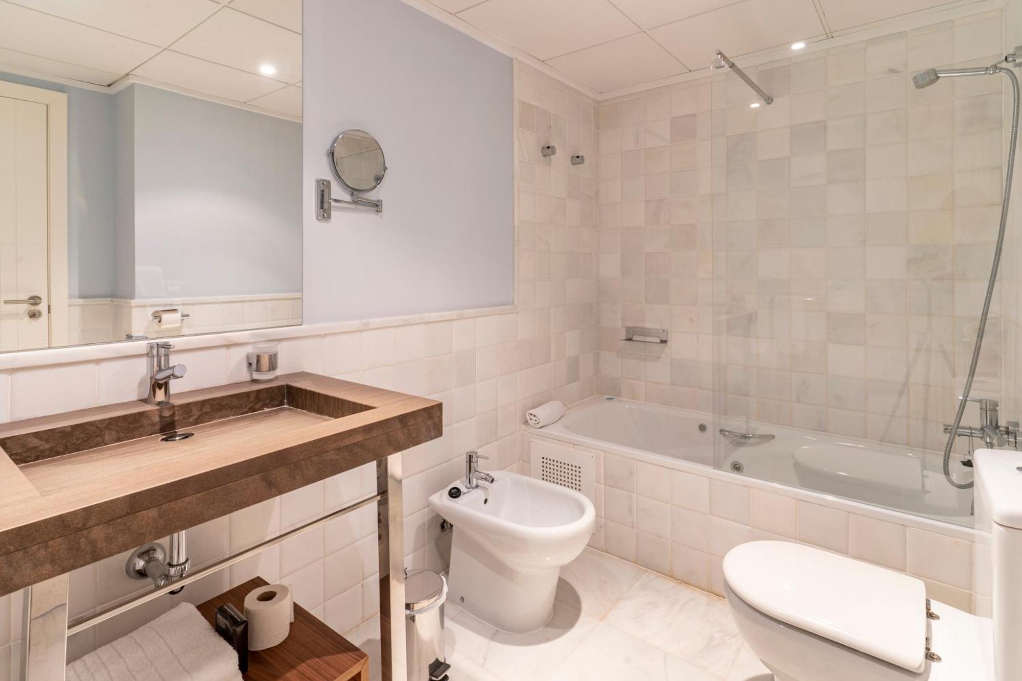Deluxe One-Bedroom Apartment Balcony or Terrace