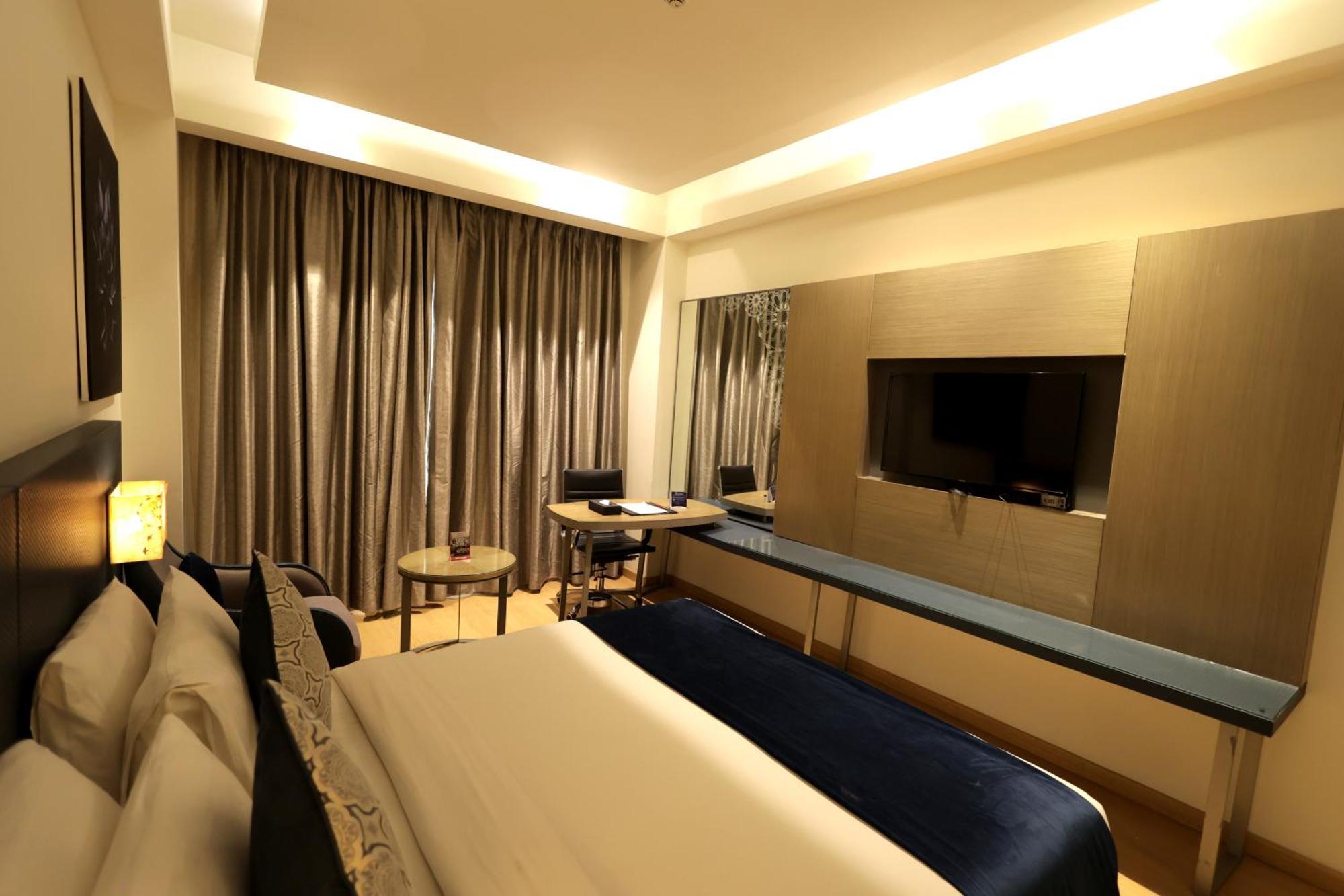 Queen Room on food beverages | Complimentary one way airport transfer until 30th Sep