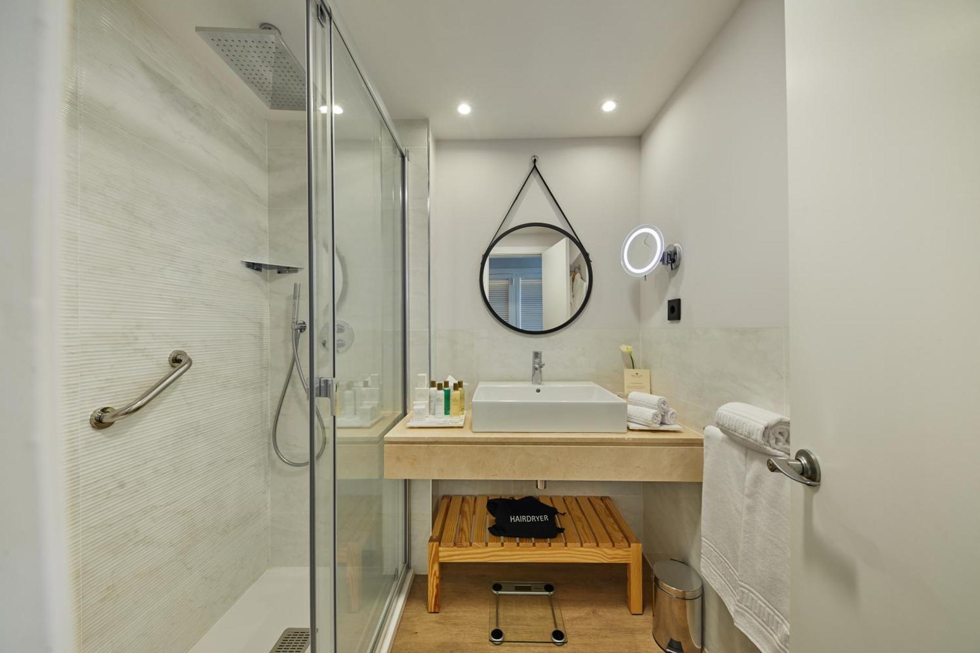 Habitación Doble con vistas a la piscina