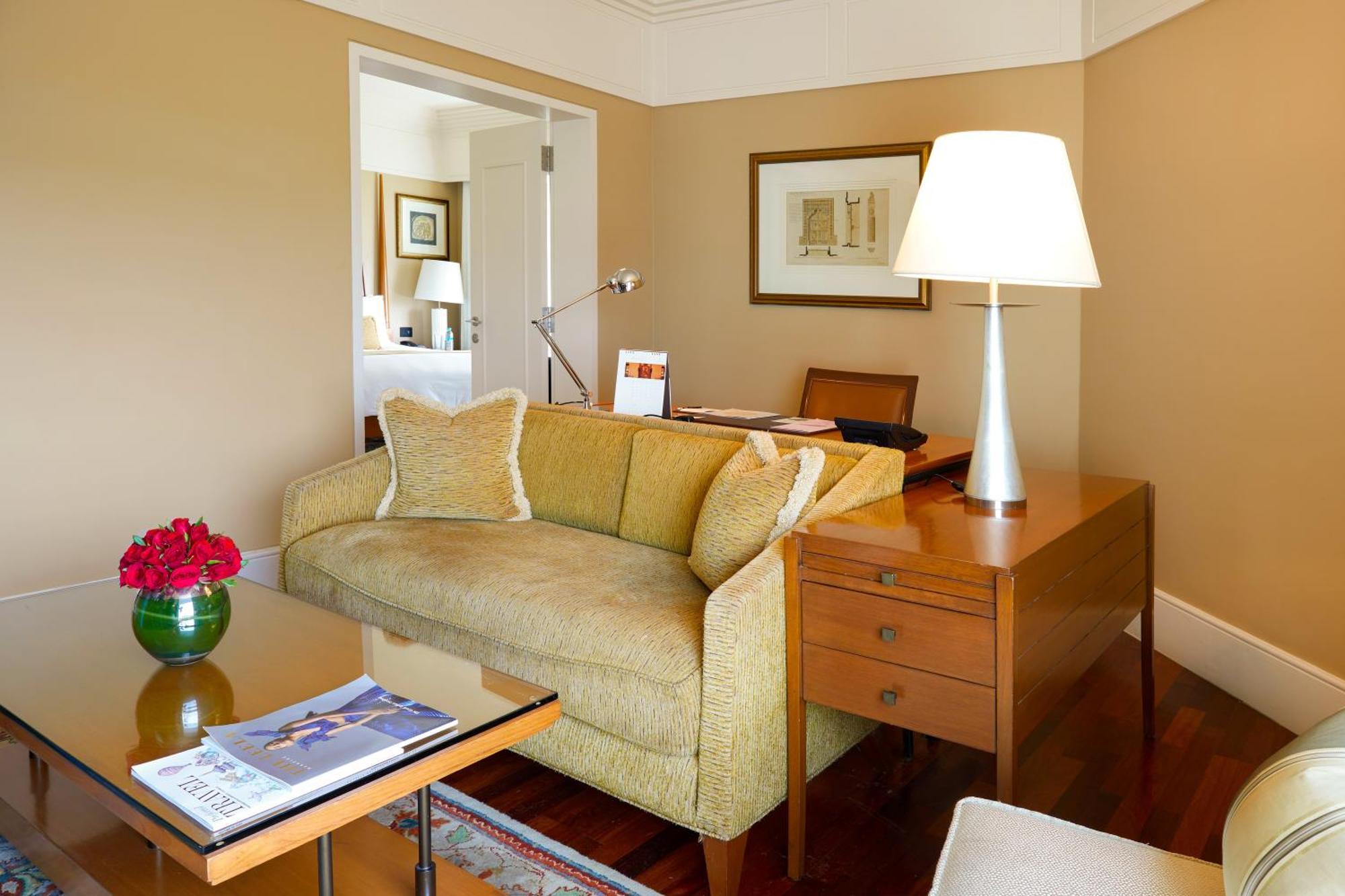 Executive Suite Bathtub Complimentary Airport transfer Lounge Accesscomplimentary usage of meeting room two hours per