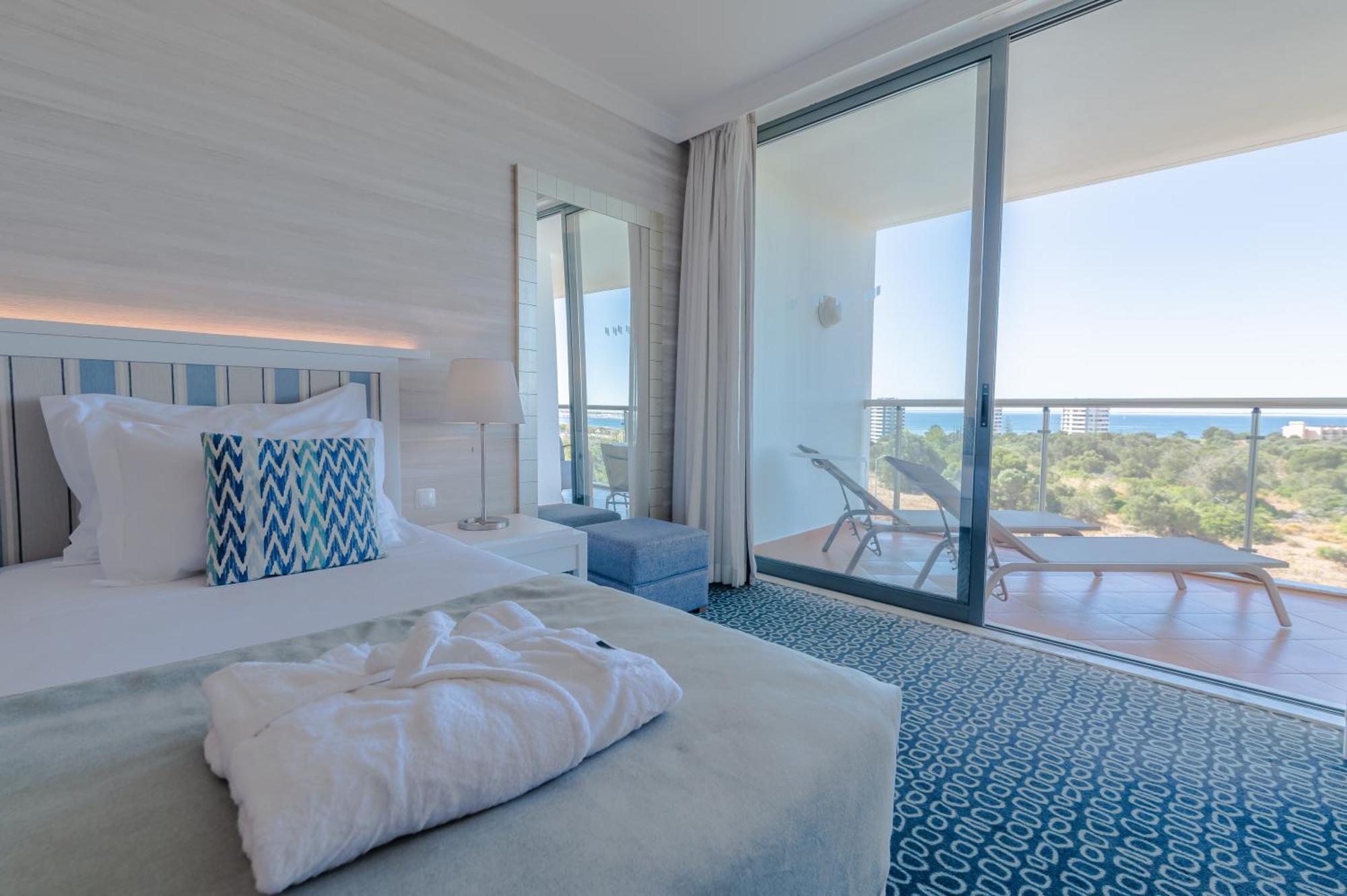 Superior One-Bedroom Apartment,1615385813:JPEG