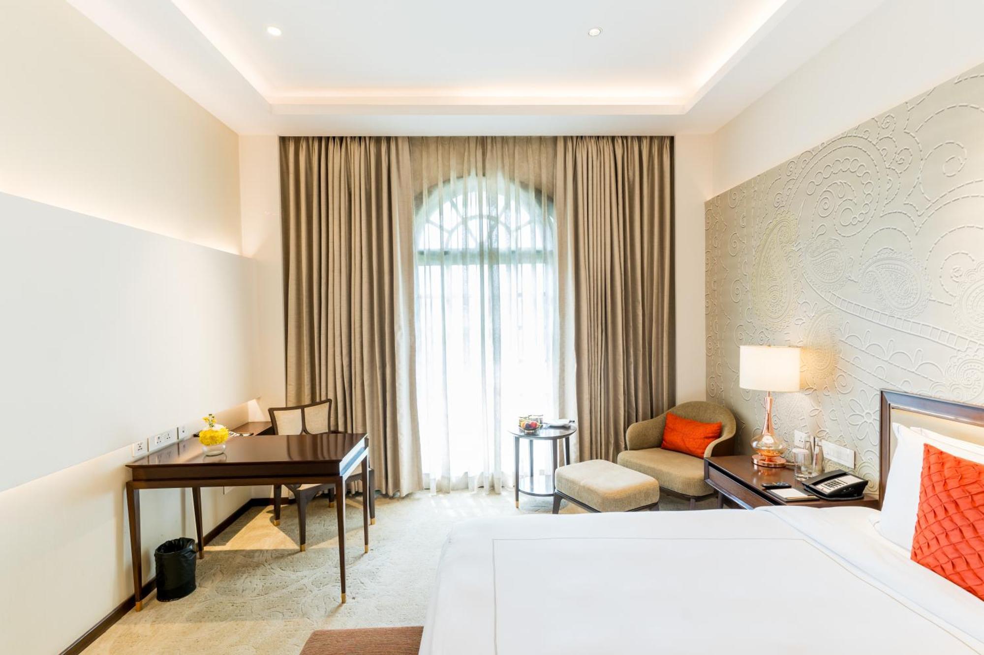 Deluxe Room King Bed