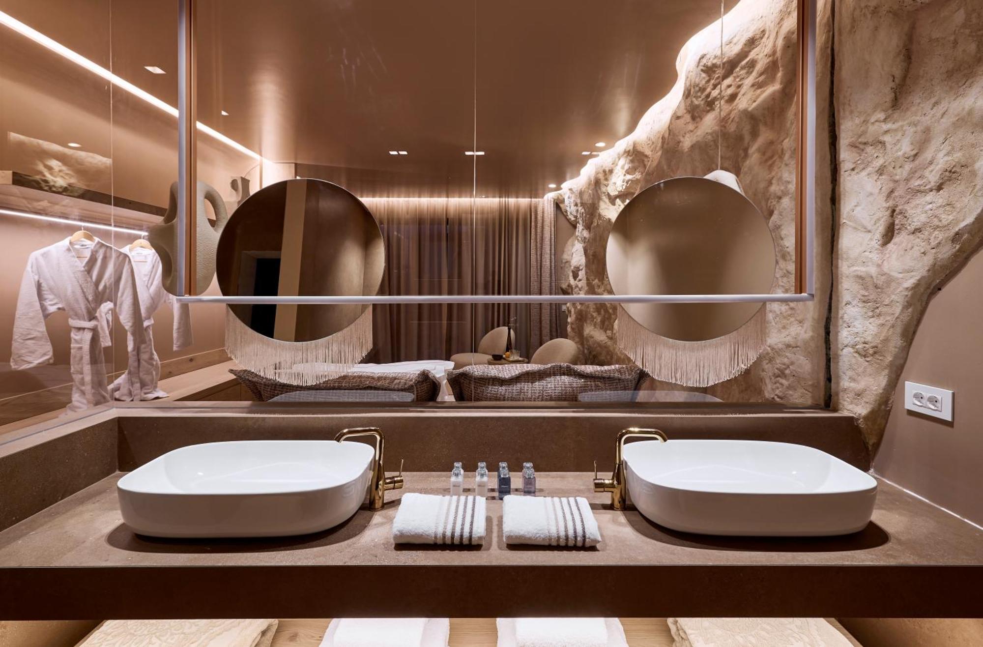Sea View Suite with Private Heated Pool