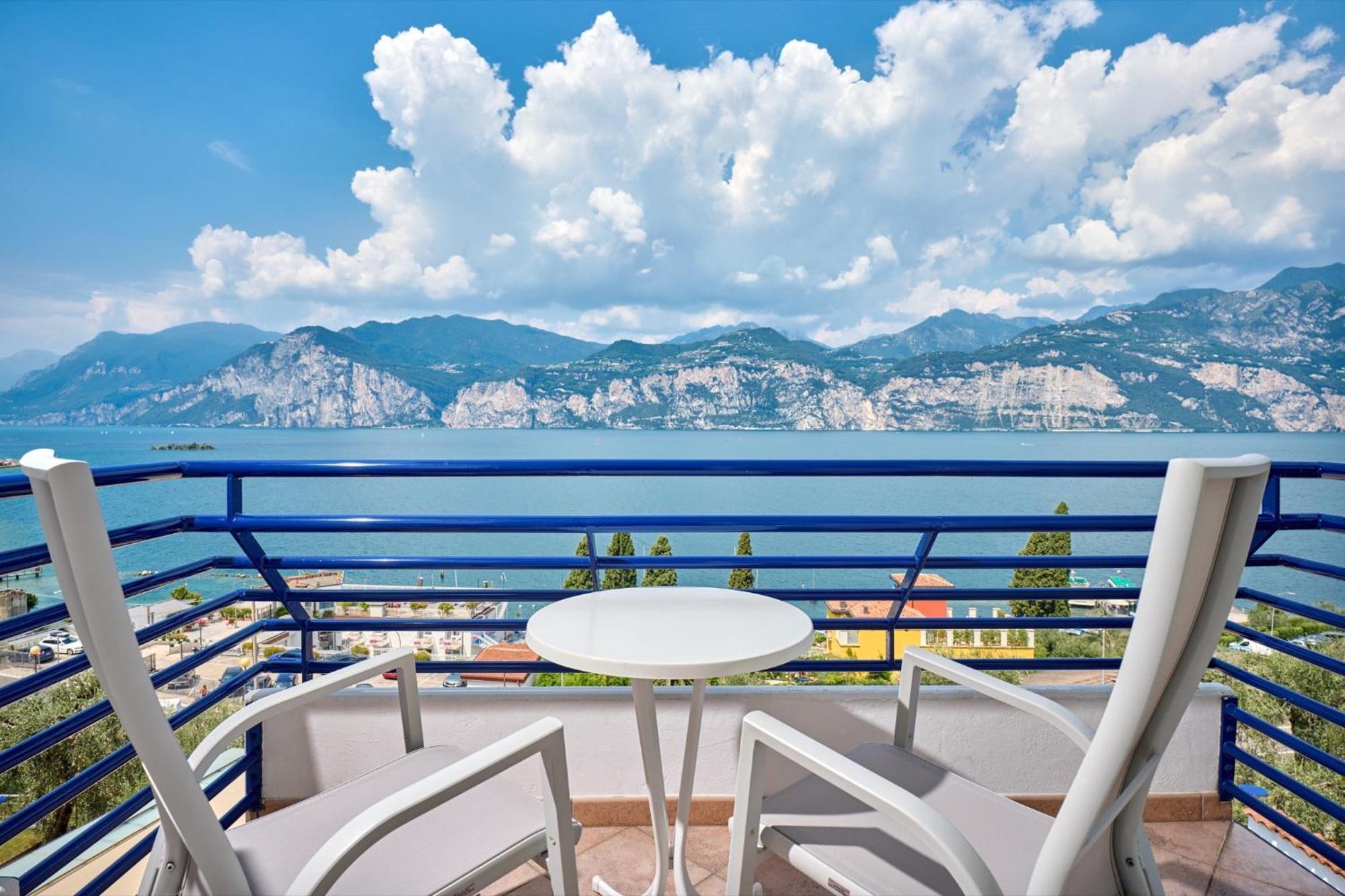 Deluxe Double or Twin Room Lake View
