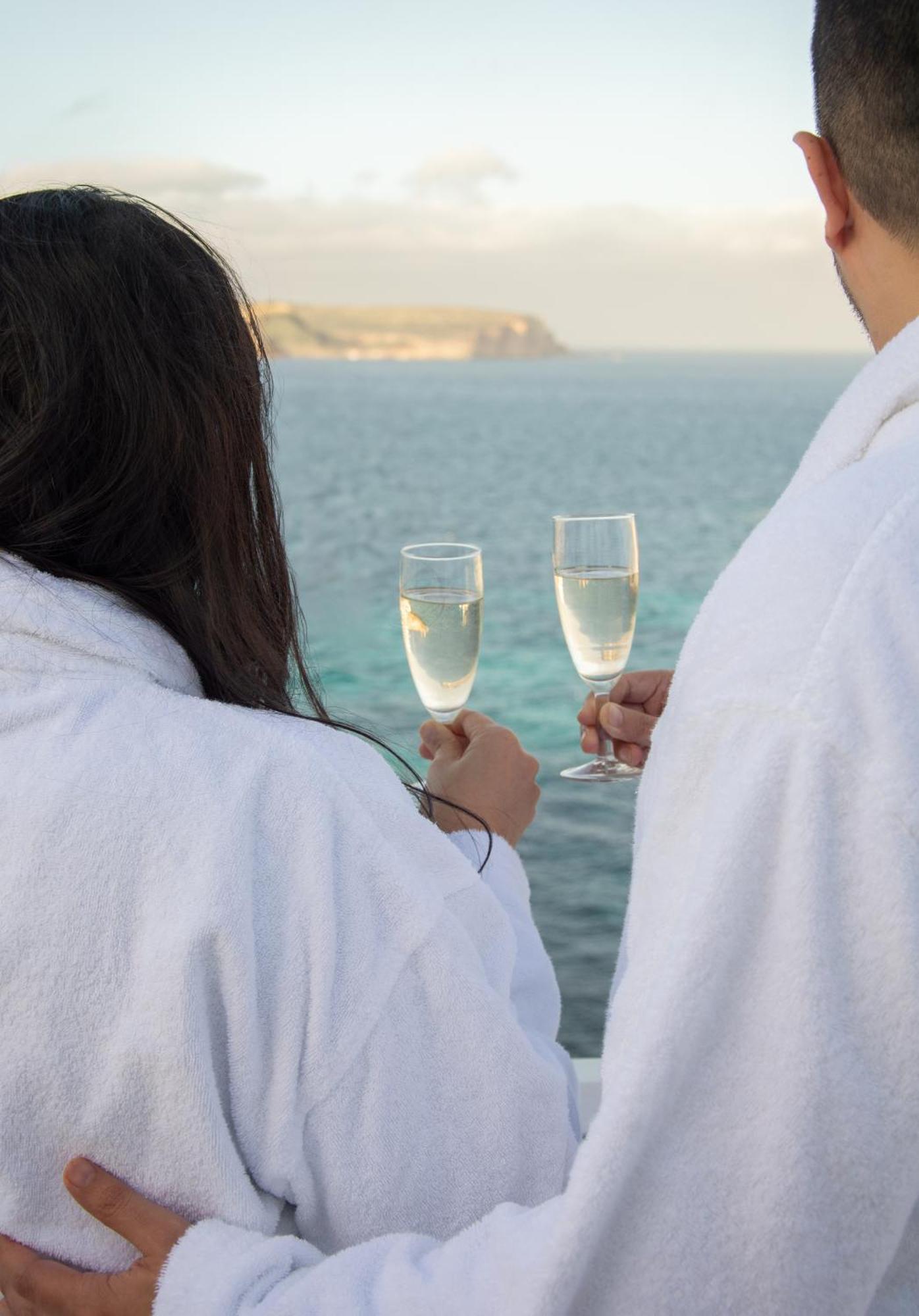 Deluxe Double or Twin Room with Sea View,1645648103:JPEG