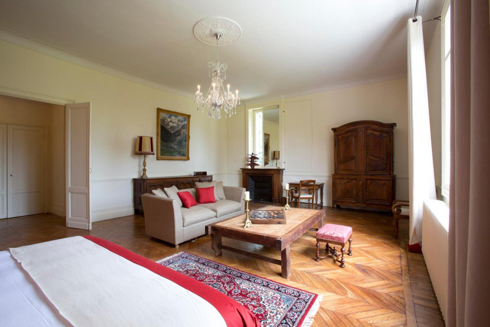 Suite Chartreuse du Thil located 09 mile from Les Sources de Caudalie