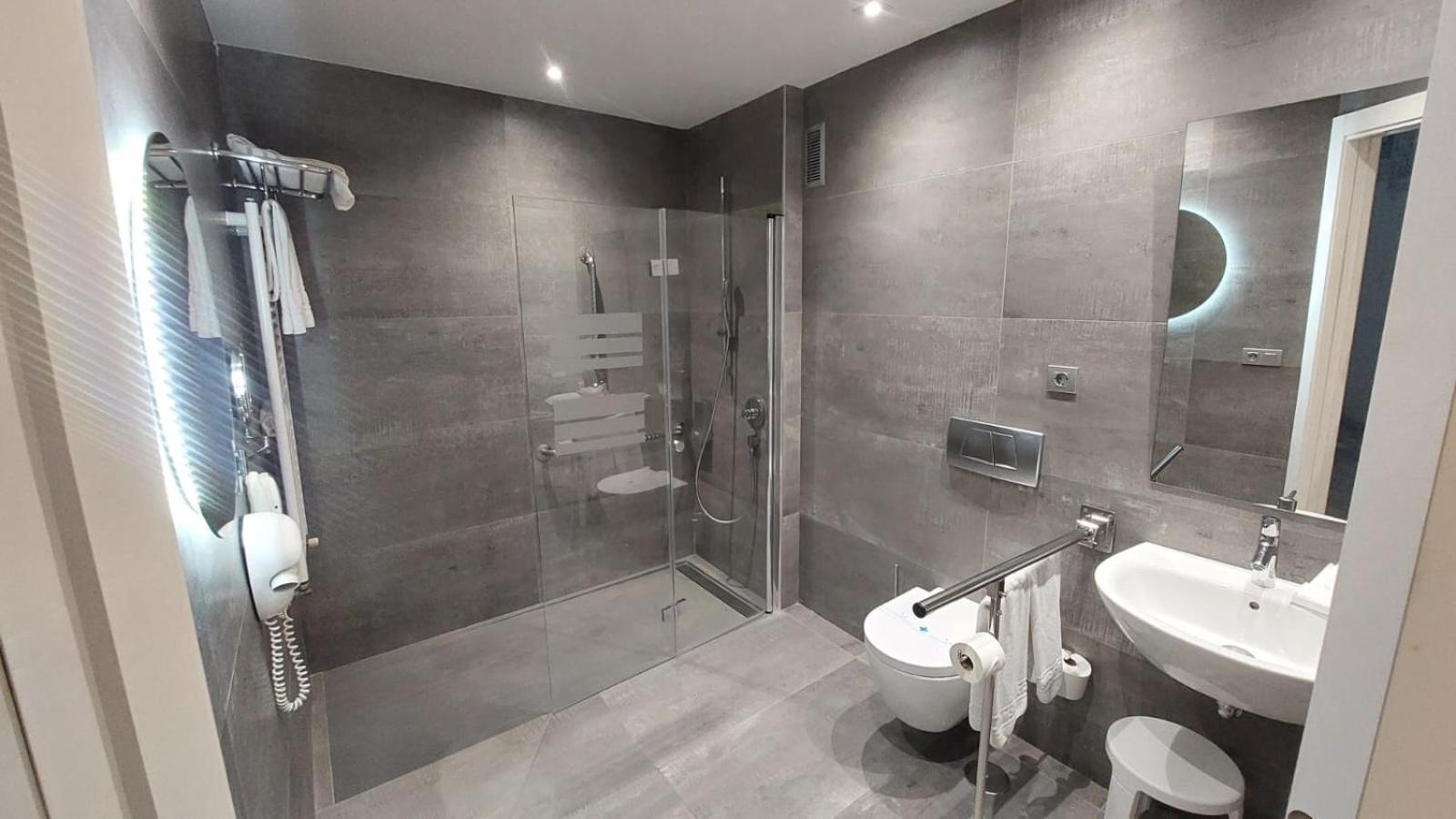 Double or Twin Room without Balcony Disability Access