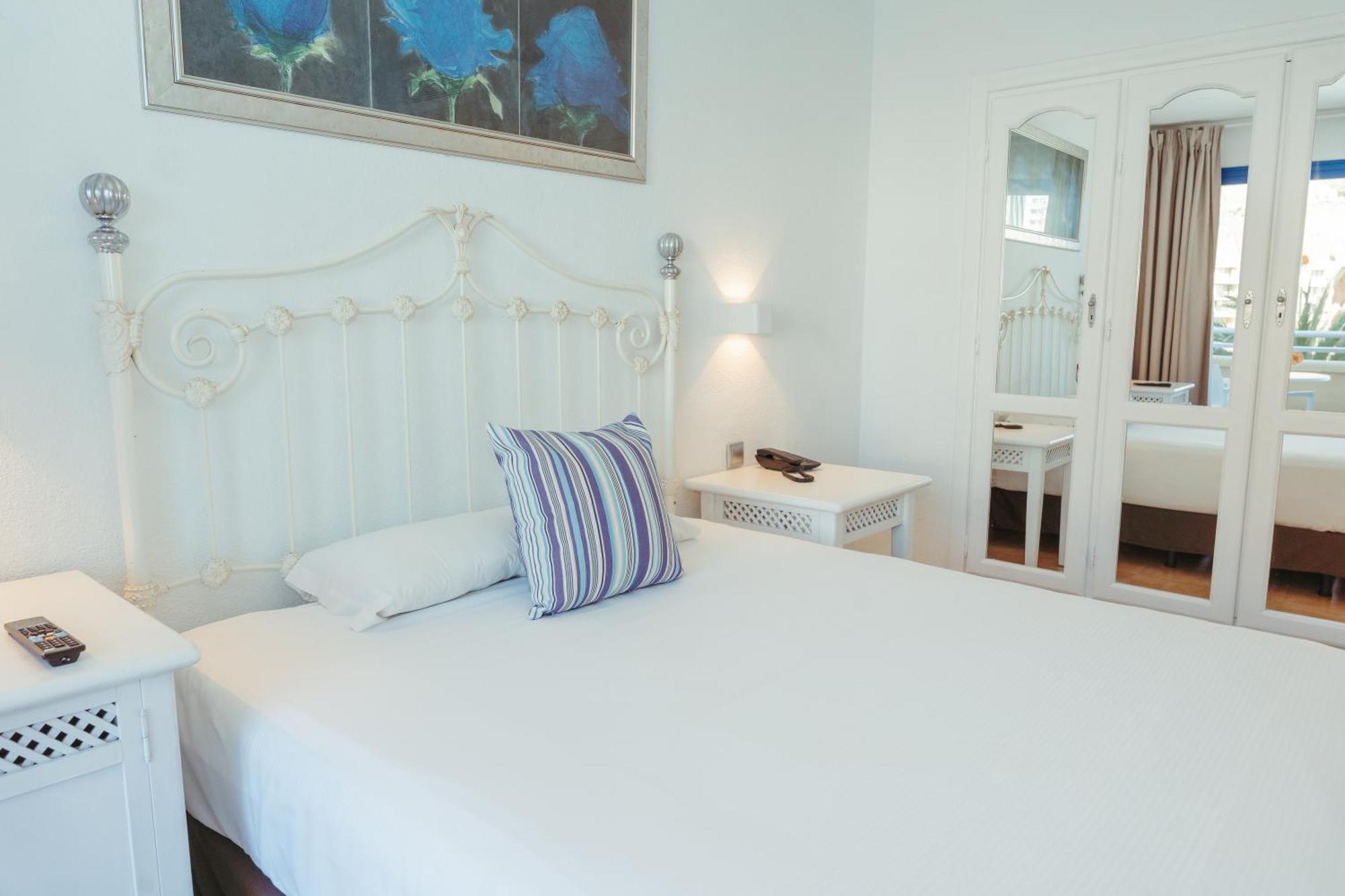 Habitación Doble con vistas al jardín, terraza y parque acuático