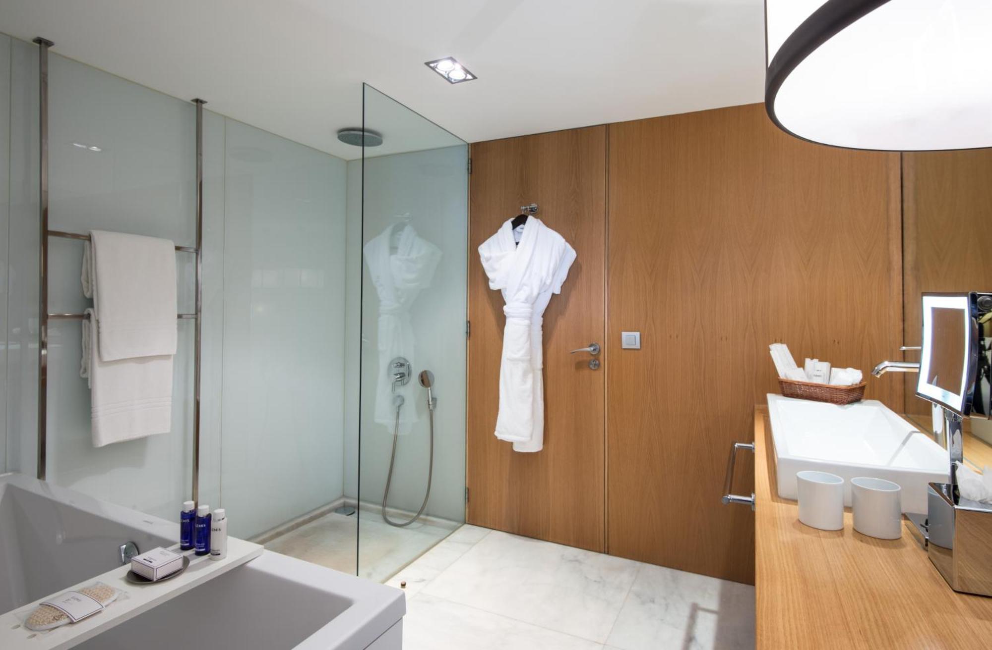 Suite Familiale 2 Chambres avec Lit King-Size et 2 Lits Jumeaux