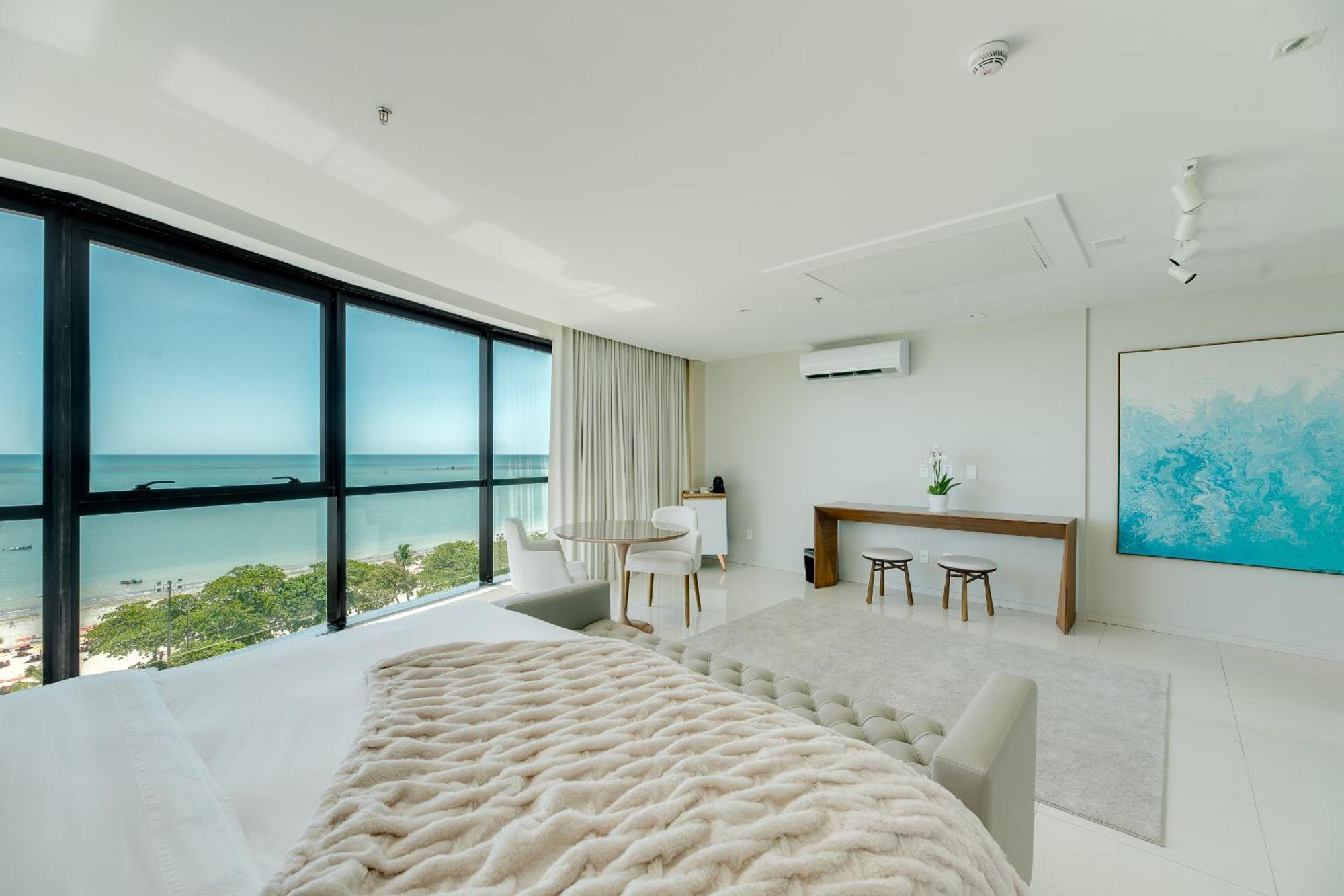Suite met Kingsize Bed en Uitzicht op Zee