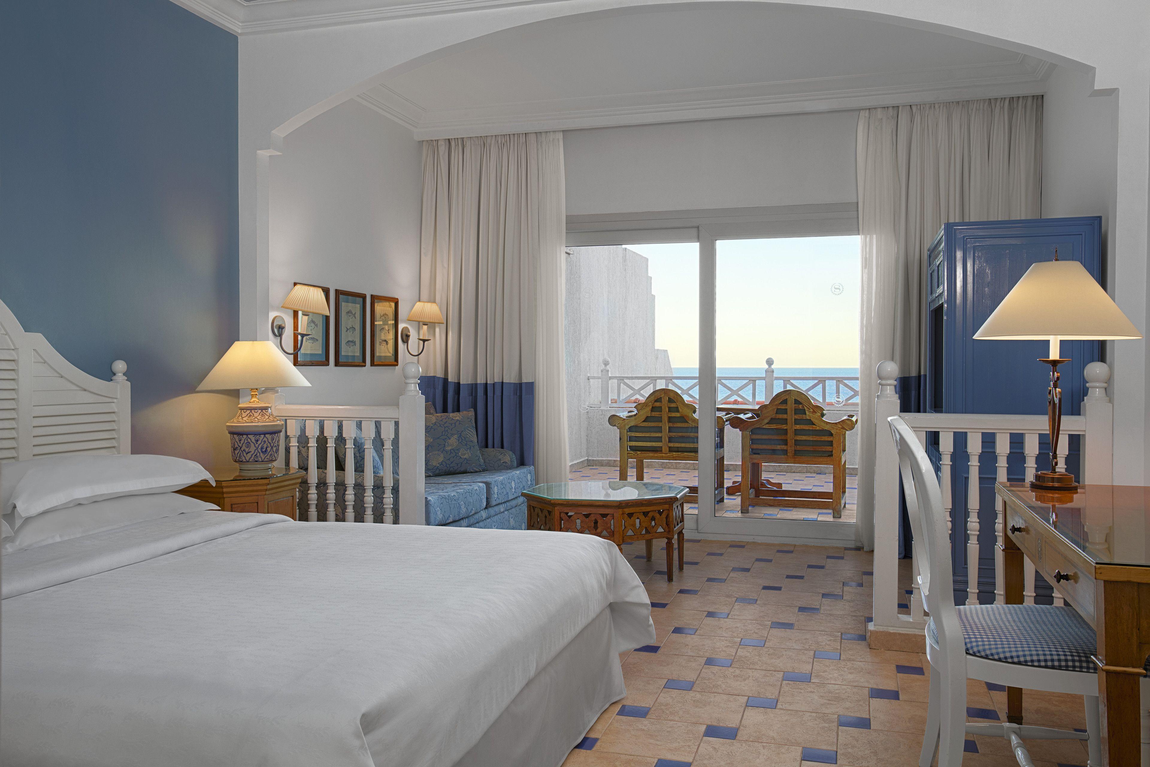 Superior King Room with Balcony and Sea View - High Floor