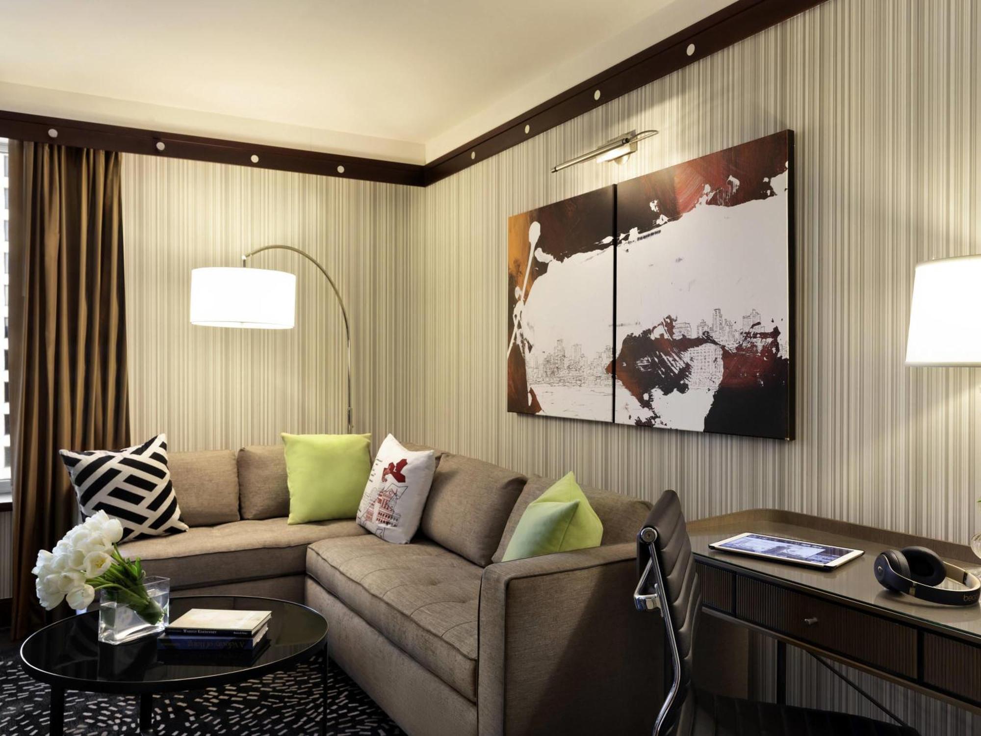 Luxury King Suite