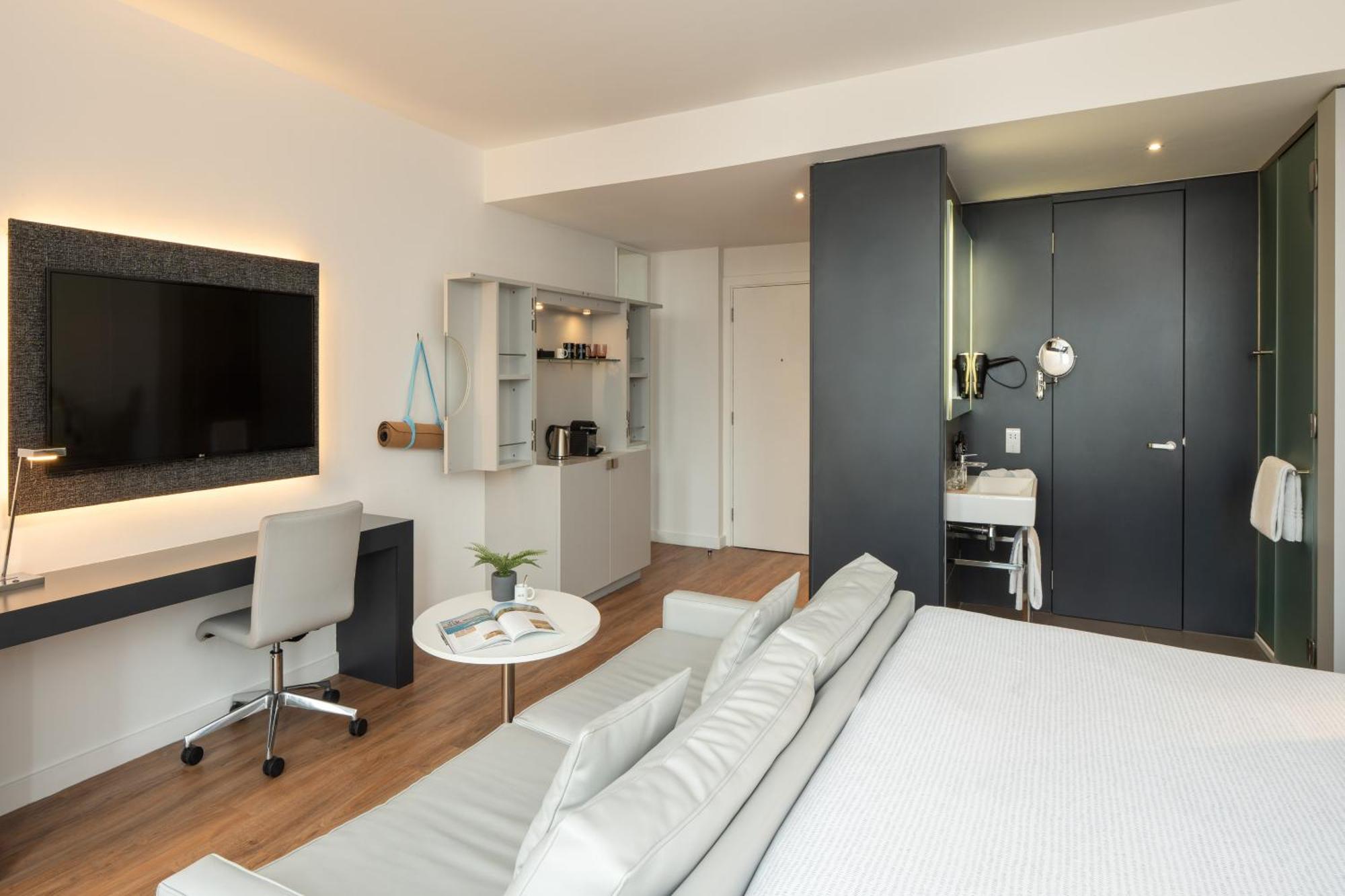 The Studio,1717099513:JPEG