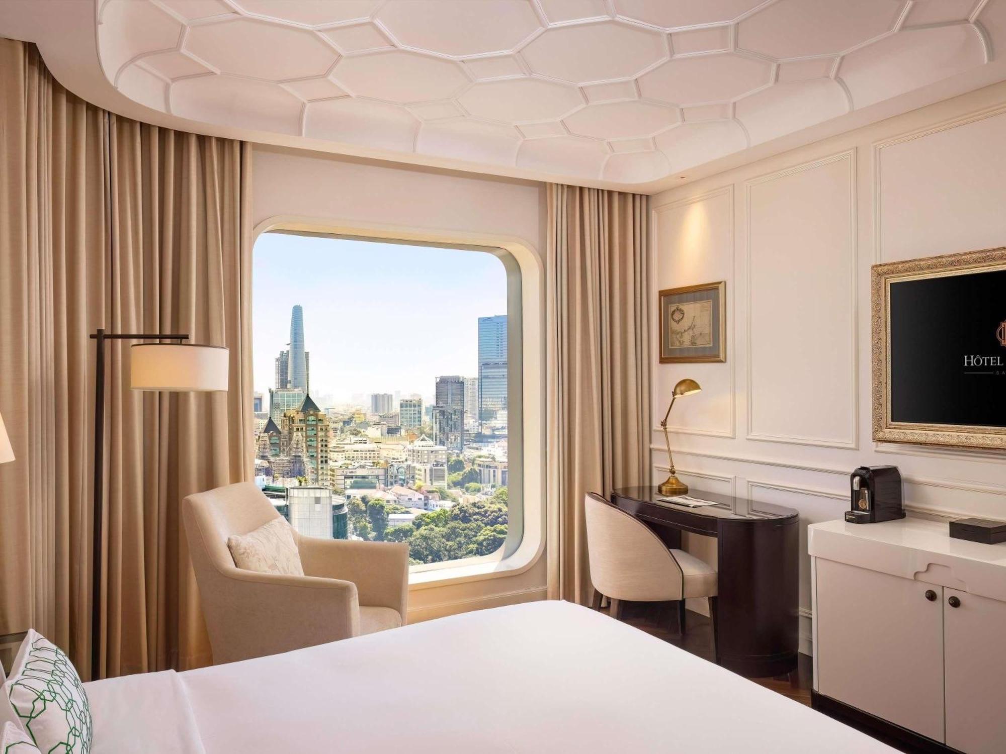 Sky Executive Deluxe Room, 1 King Size Bed, High Floor, Lounge Access.