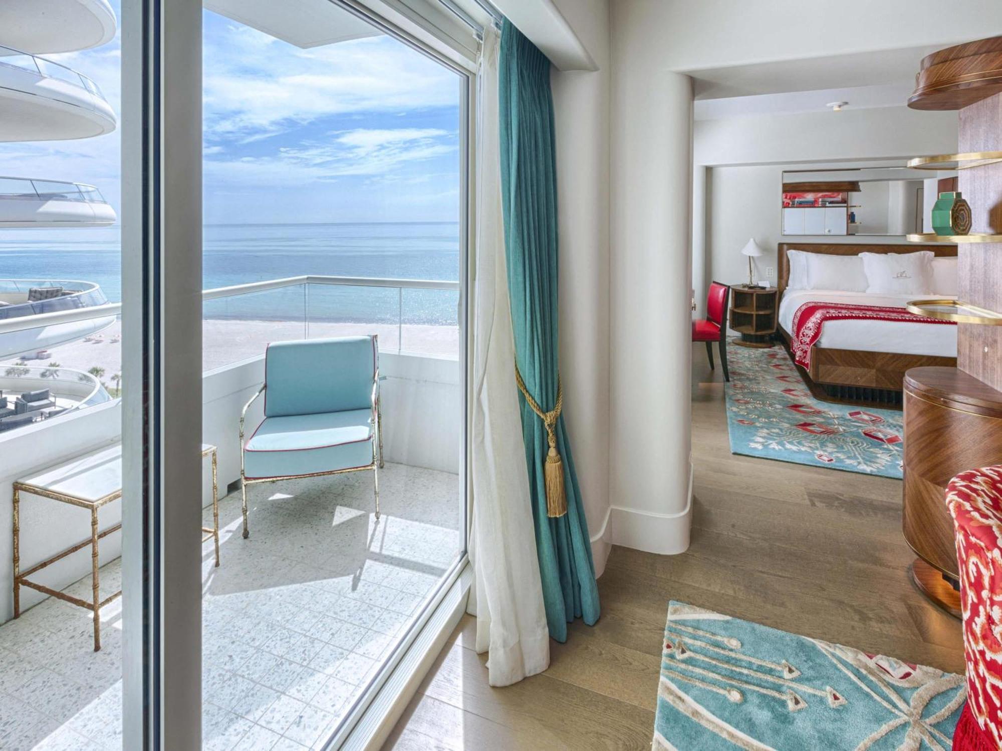Suite Júnior King com Vista Parcial Mar