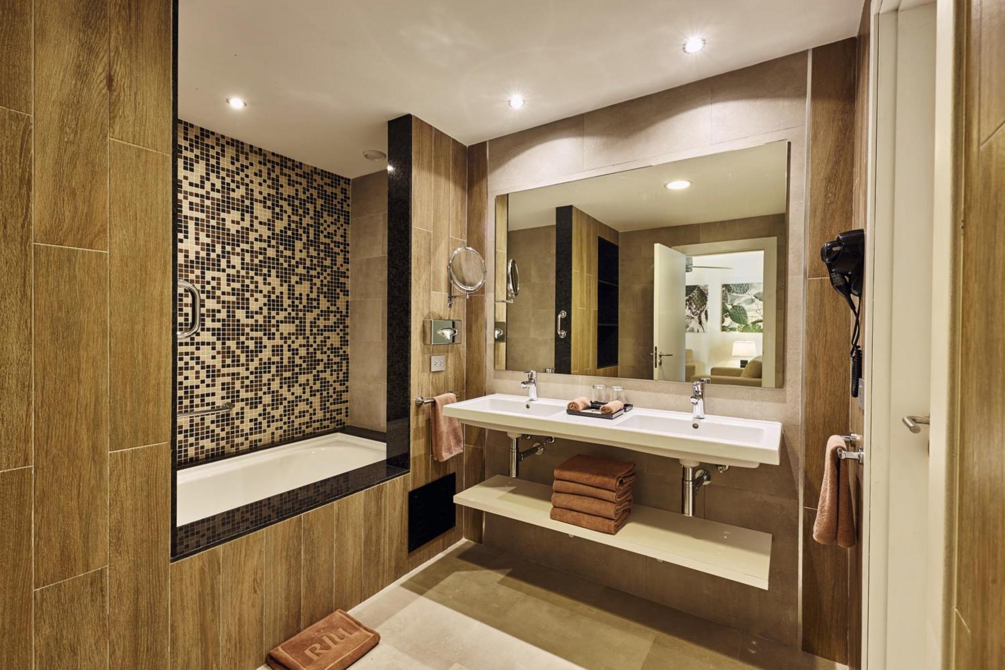Junior Suite,1740792191:JPEG