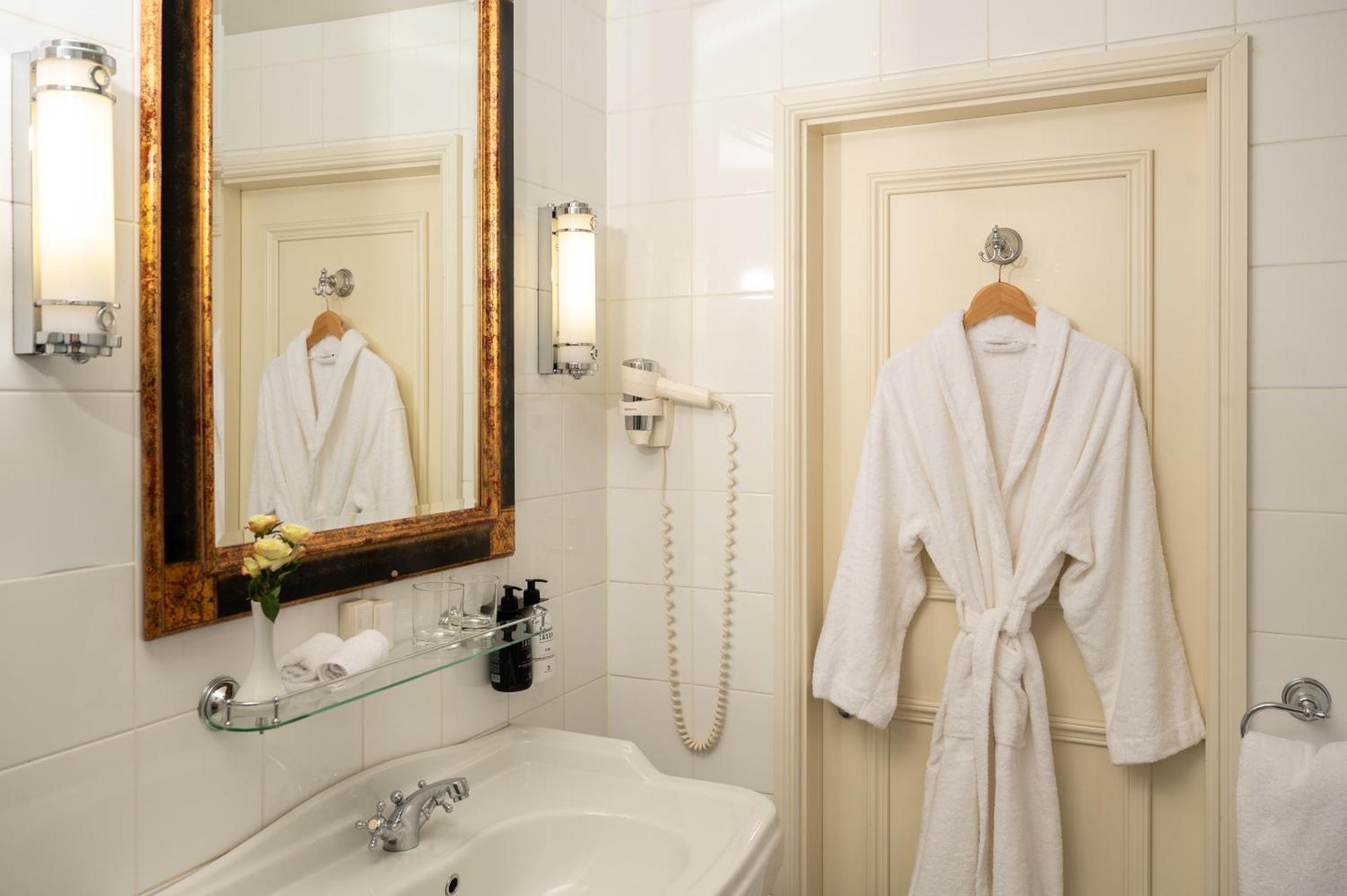 Junior Suite King with Sauna Access,1742568702:JPEG