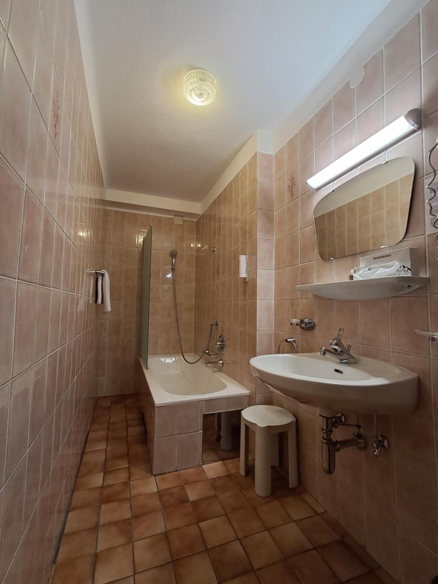 Single Room,1742588553:JPEG