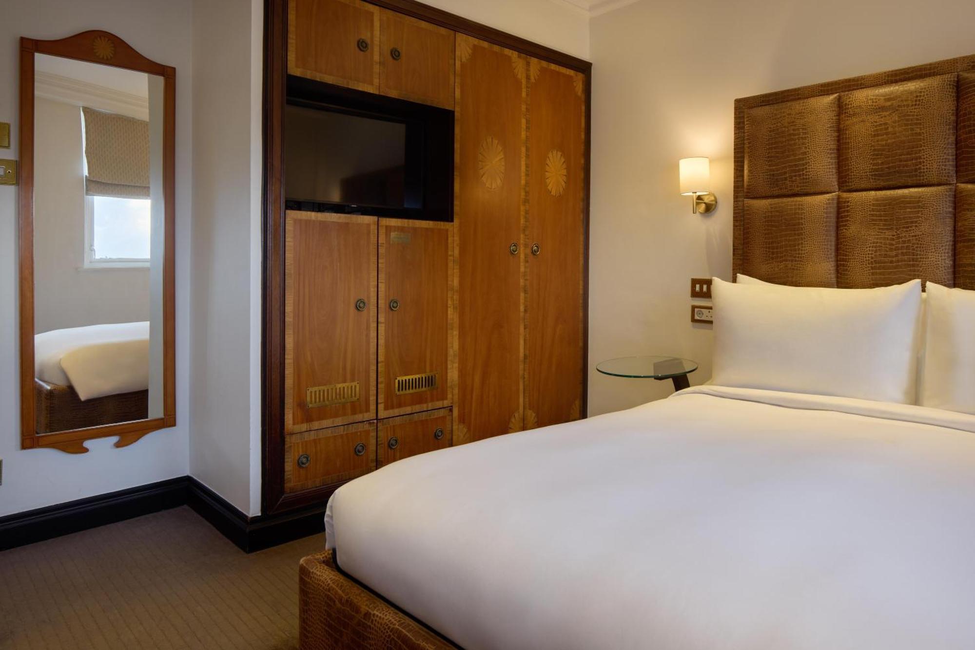 Superior Double Room London Eye View