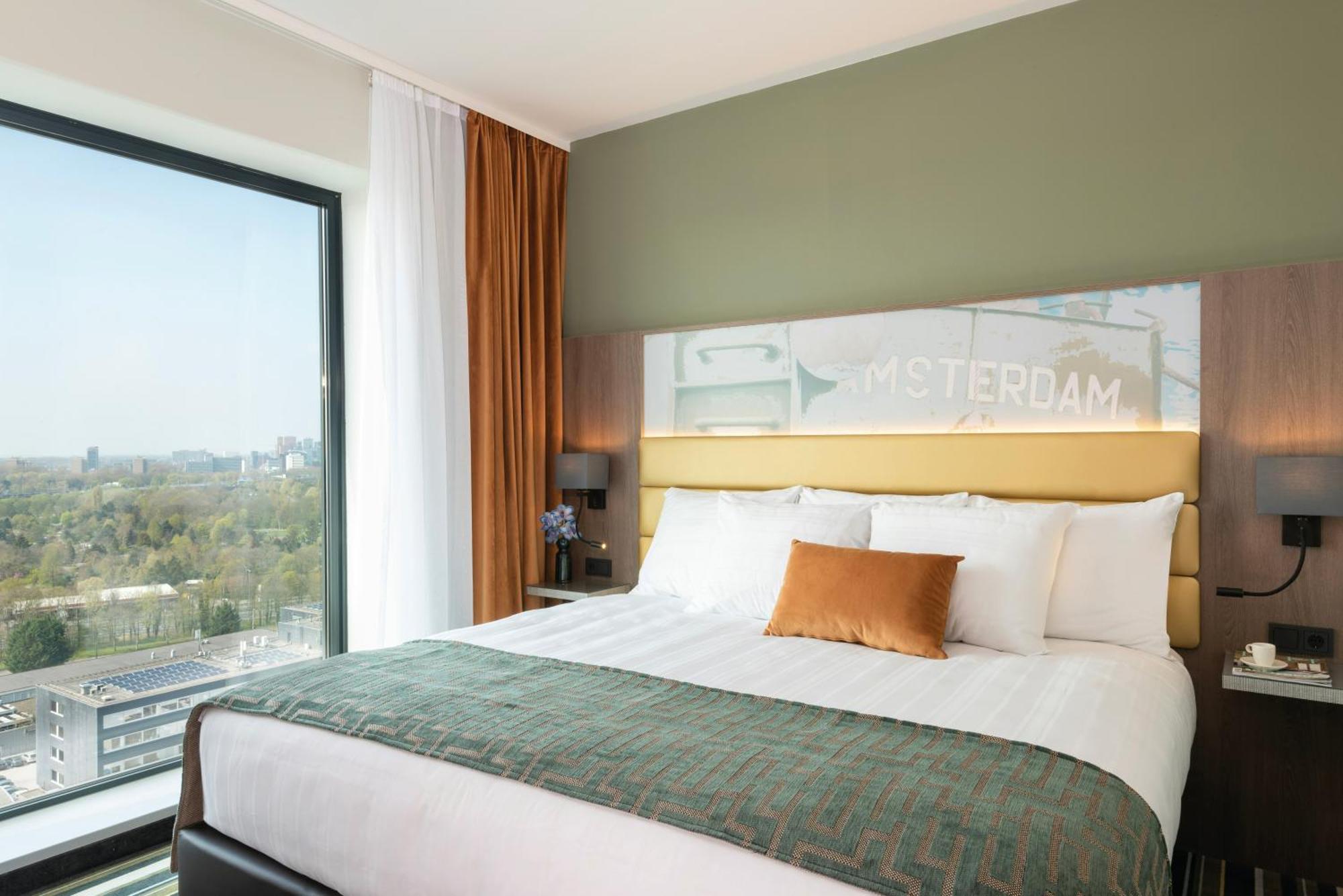 Deluxe Room 1 King Bed Upper Floors