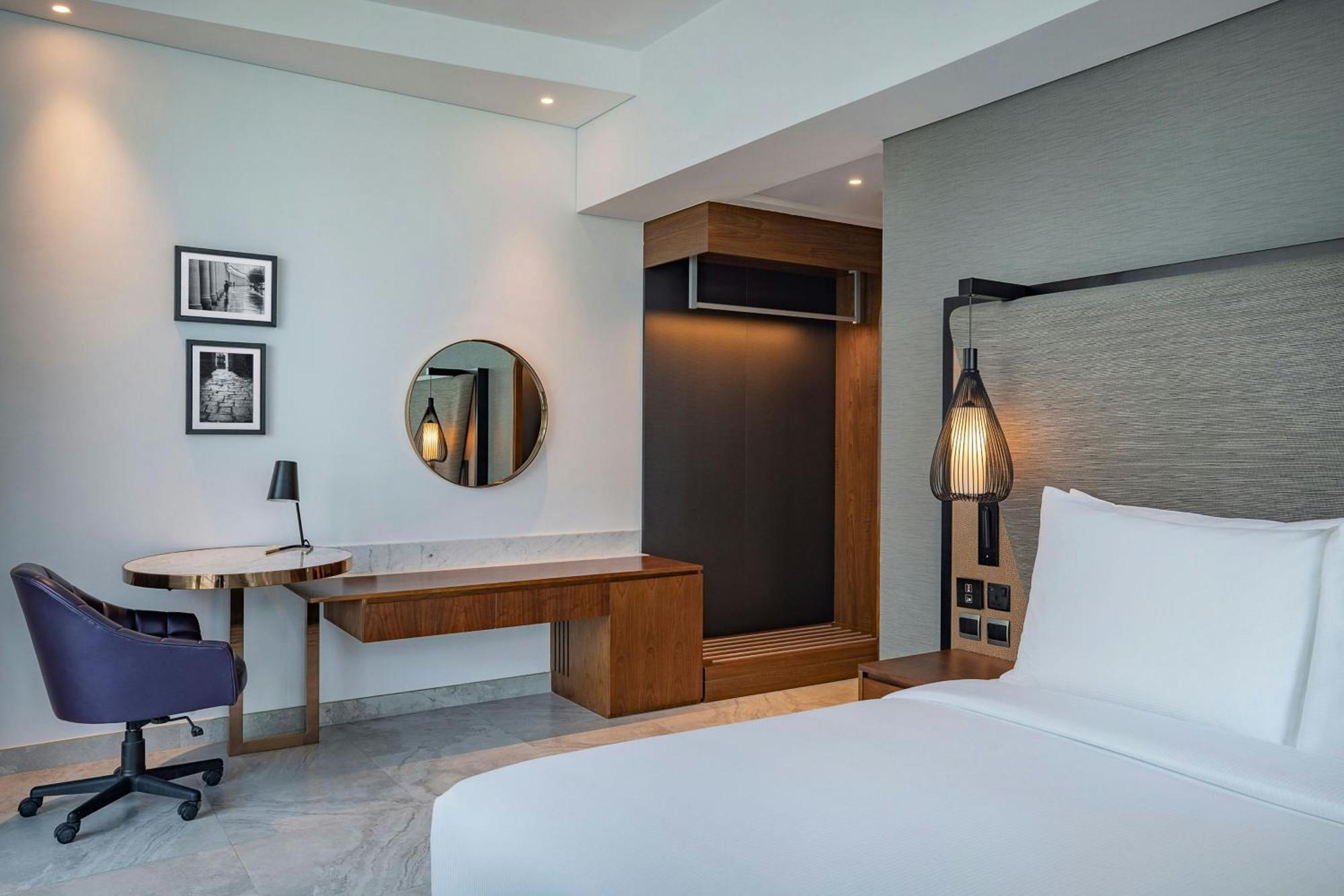 Chambre Lit King-Size Premier avec Balcon