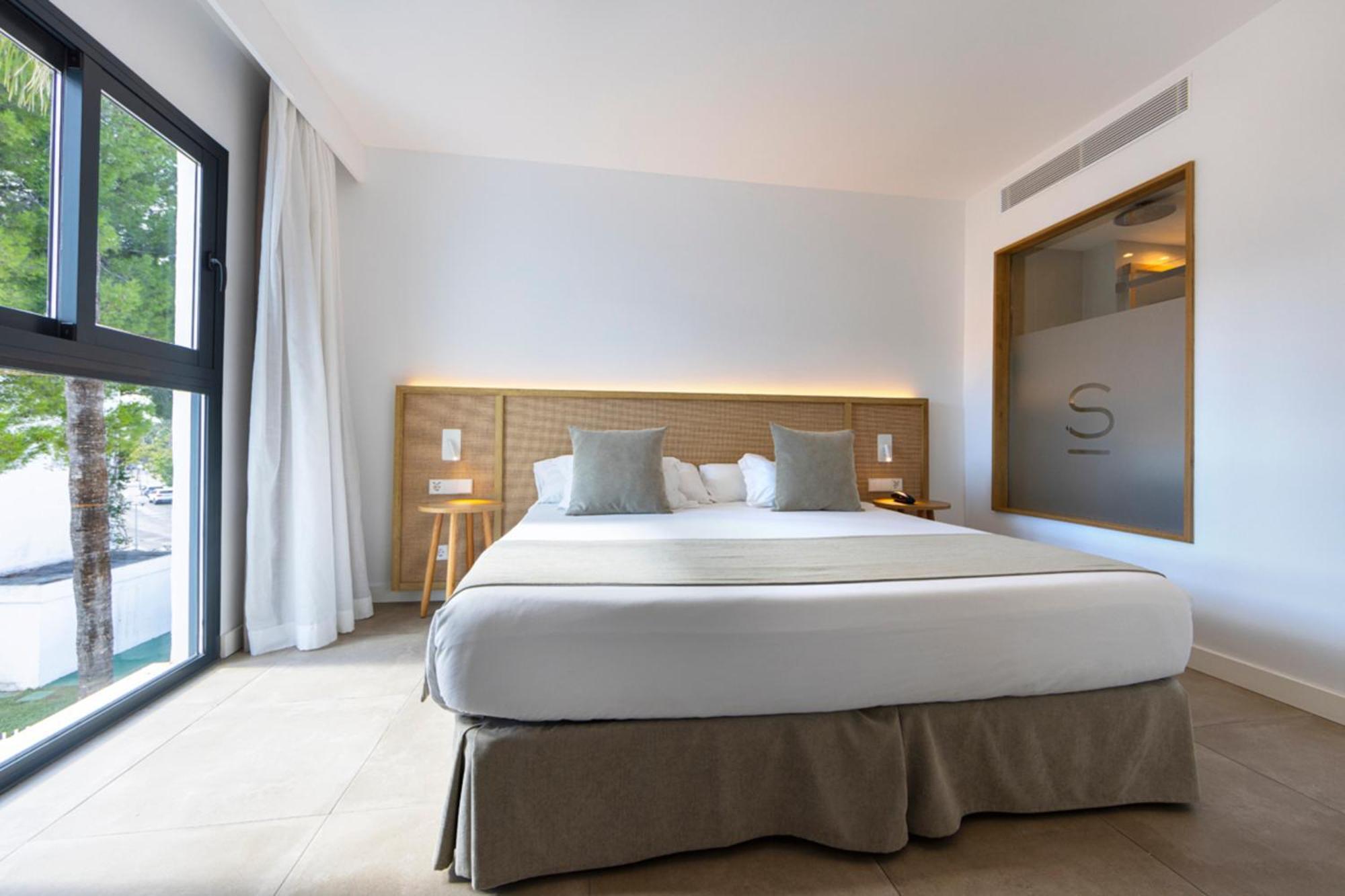 Junior Suite with Terrace (2 Adults + 2 Children)