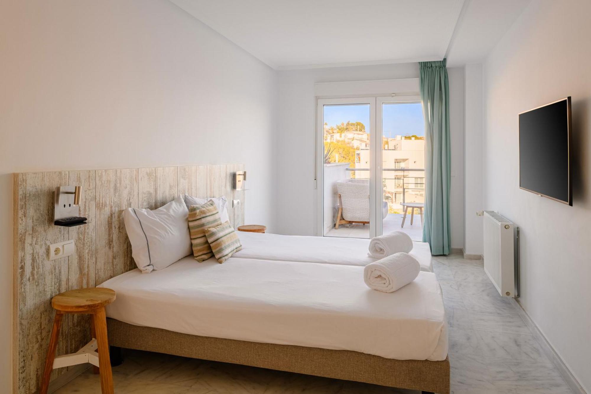 Deluxe One-Bedroom Apartment Balcony or Terrace