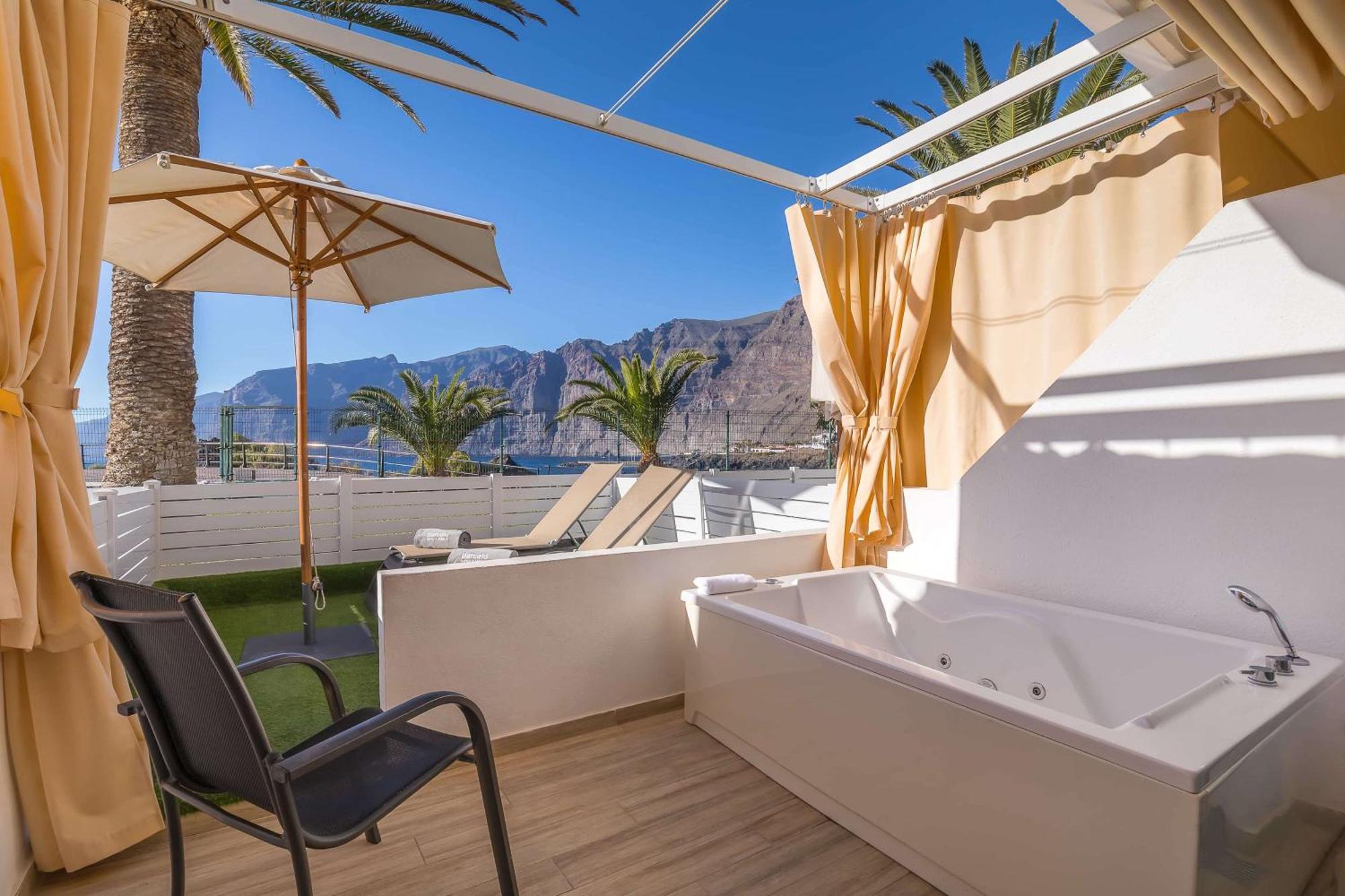 Deluxe Double or Twin Room Garden View Hot Tub