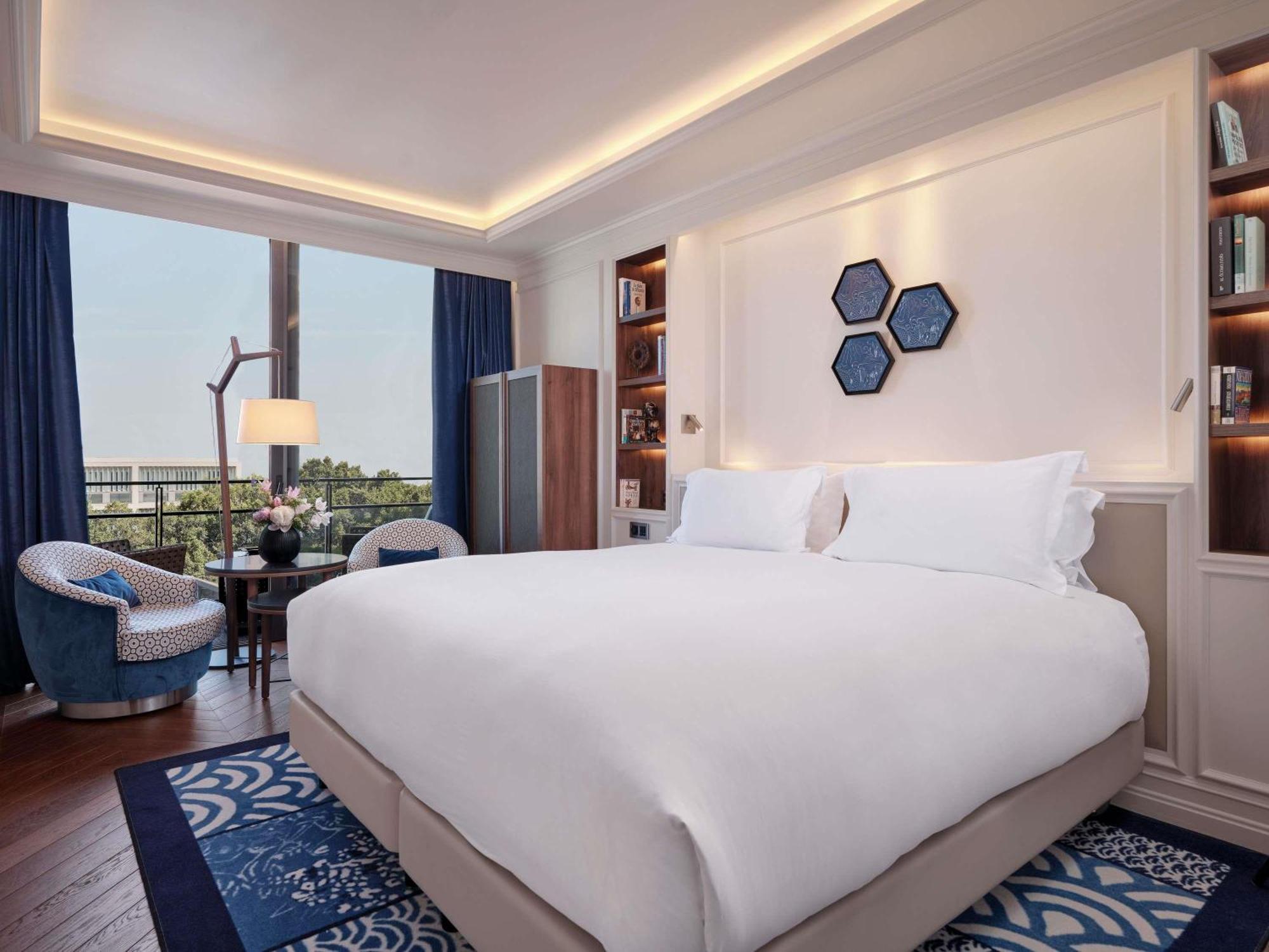Luxury Double Room Balcony Garden View