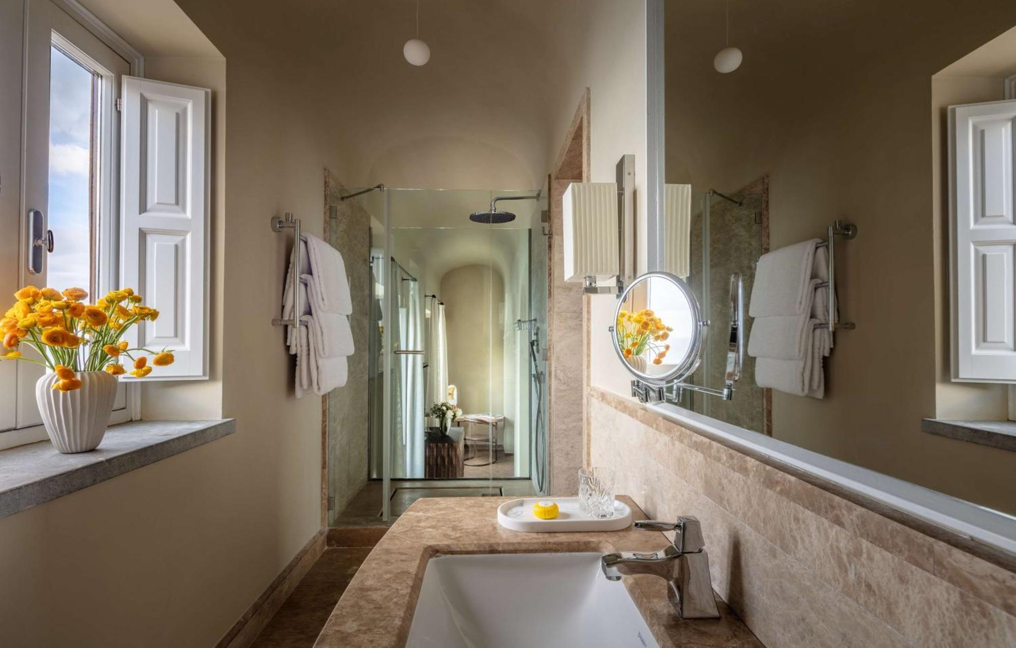 Suite Junior con vistas al mar, terraza y jacuzzi