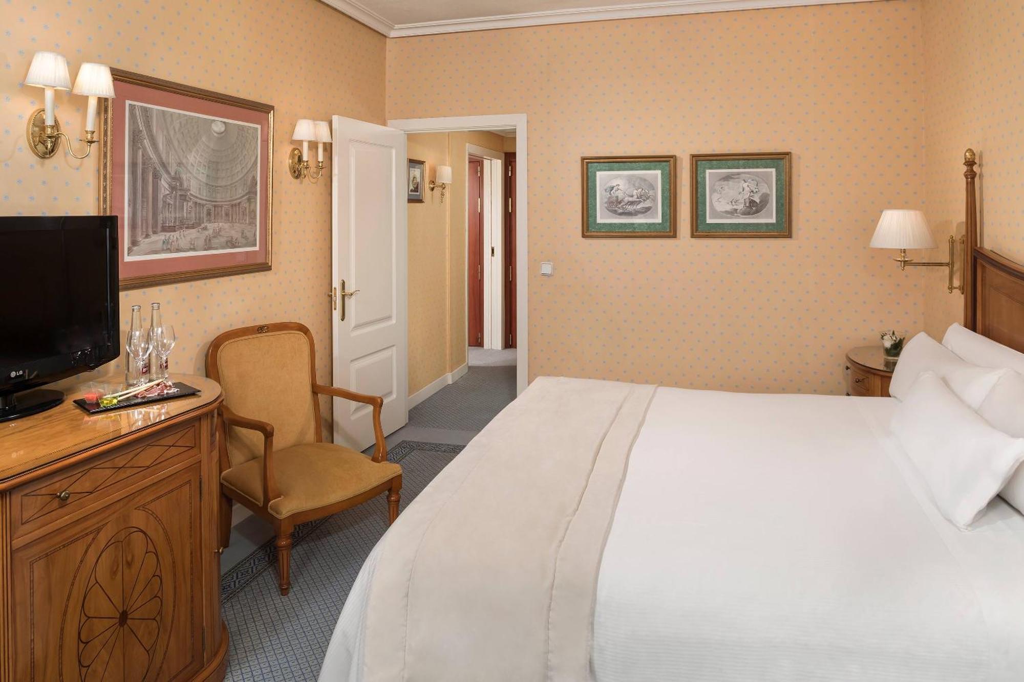 Family Communicated Rooms (2 Adults + 2 Children),1765152288:JPEG