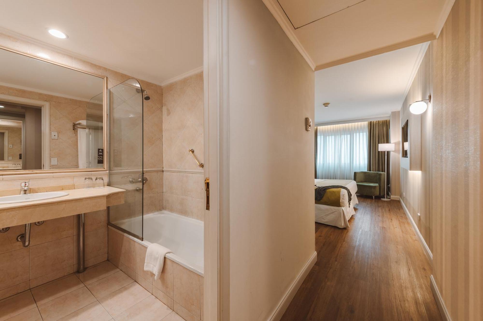 Standard Queen Room