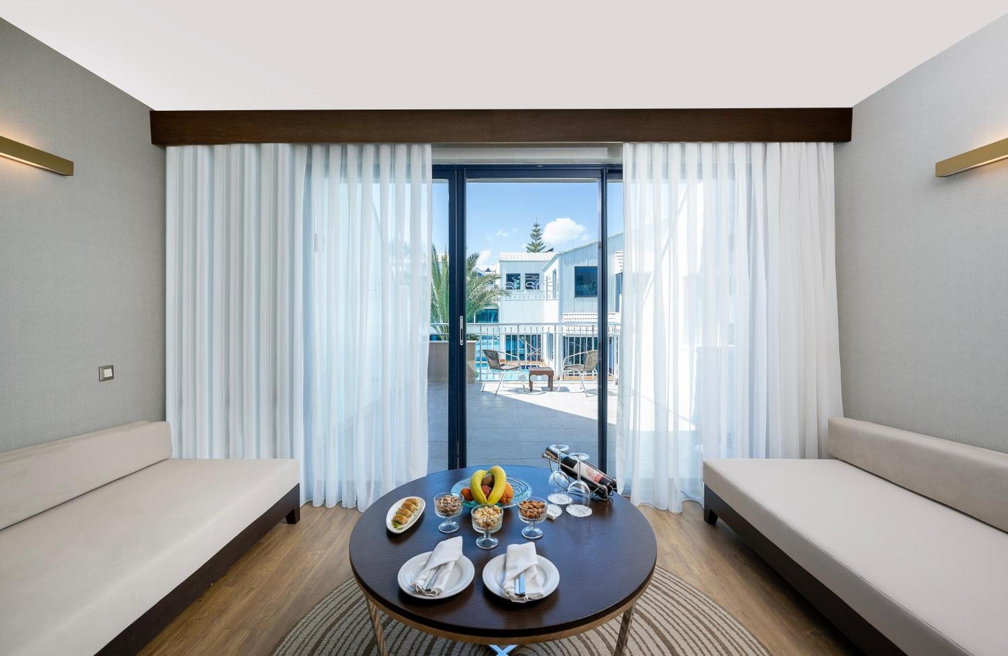 Deluxe Superior Room - Pool View
