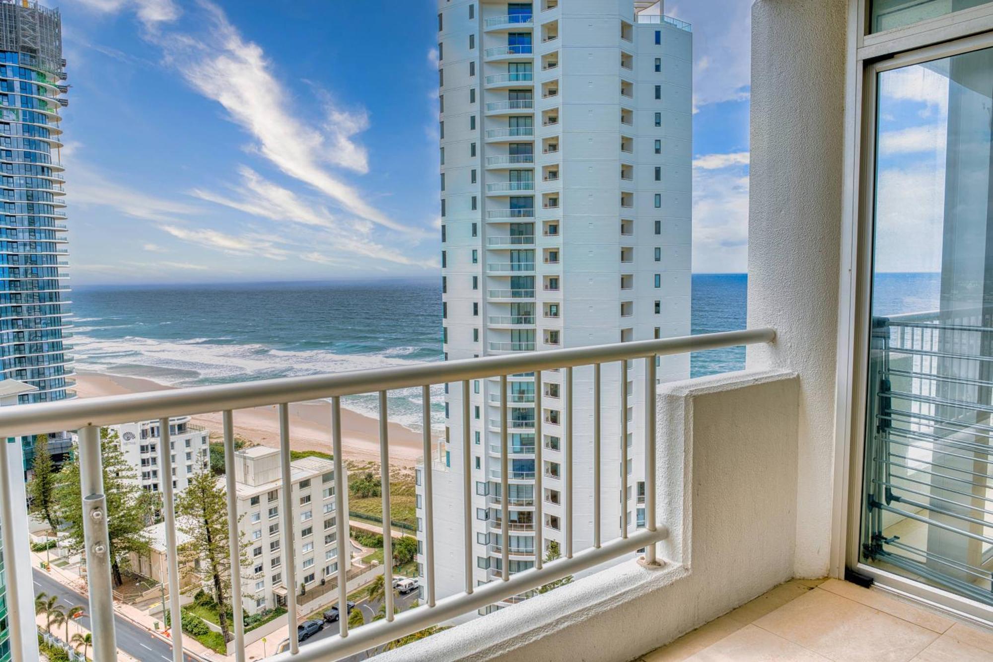 3 Bedroom ocean views 19th floor