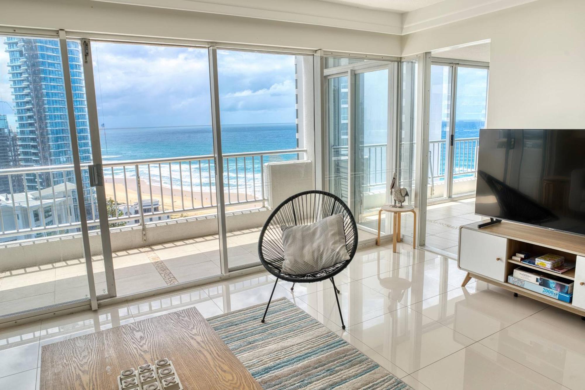 3 Bedroom ocean views 19th floor