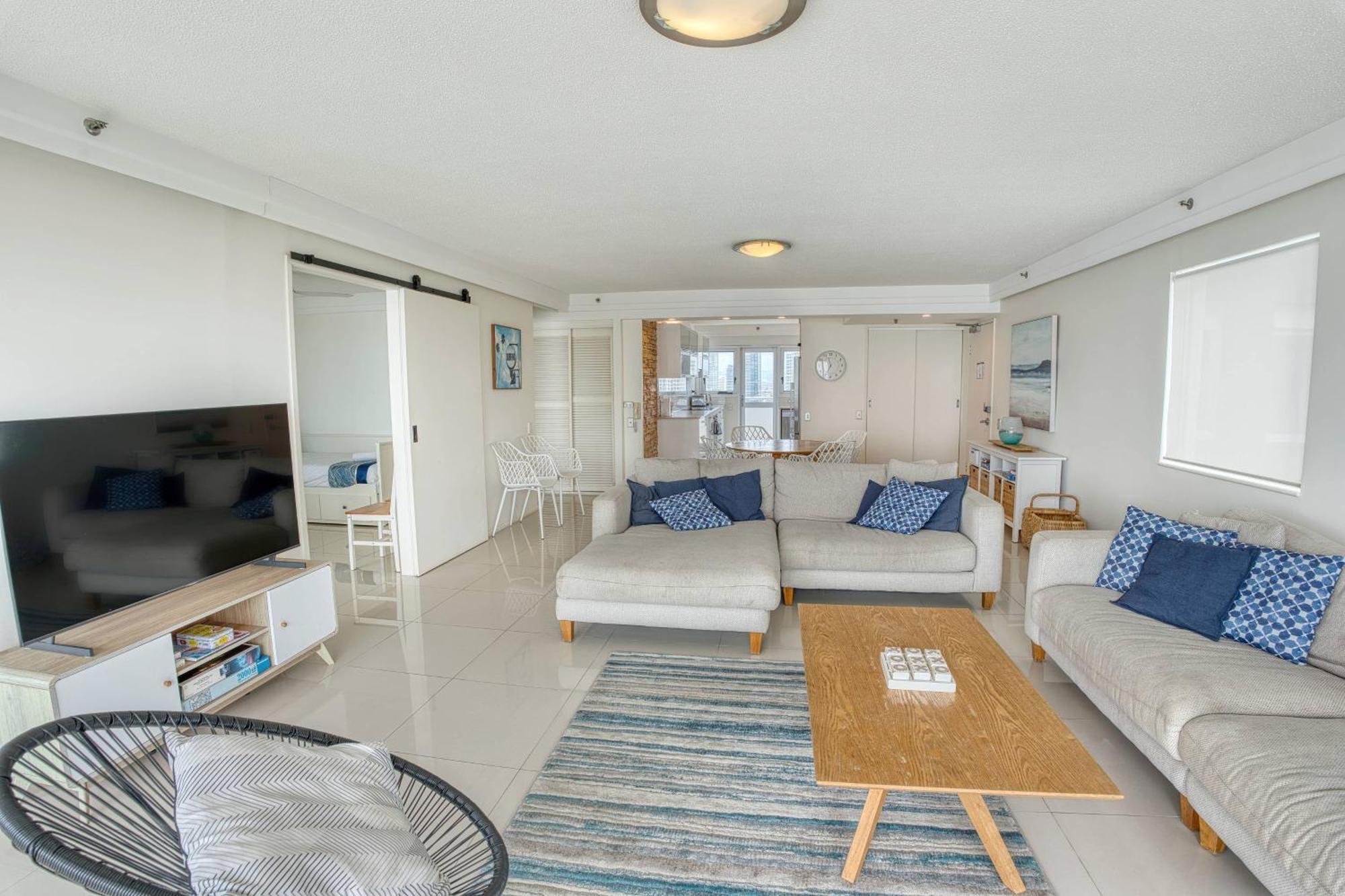 3 Bedroom ocean views 19th floor