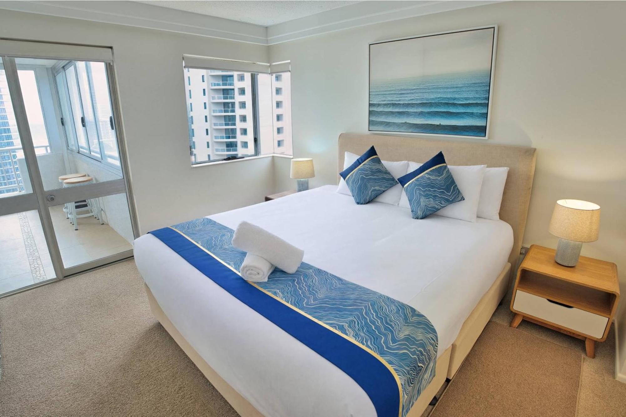 3 Bedroom ocean views 19th floor