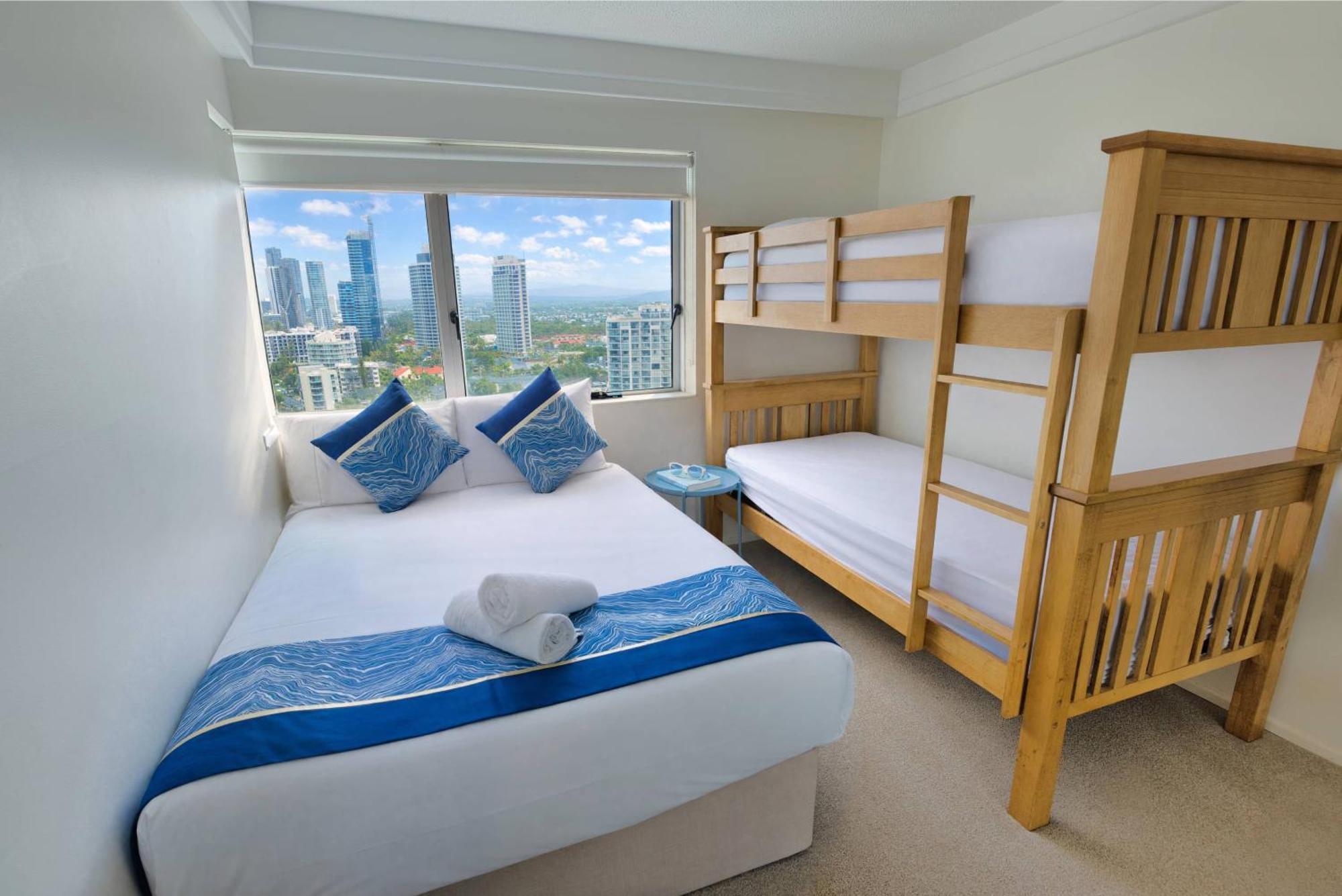 3 Bedroom ocean views 19th floor